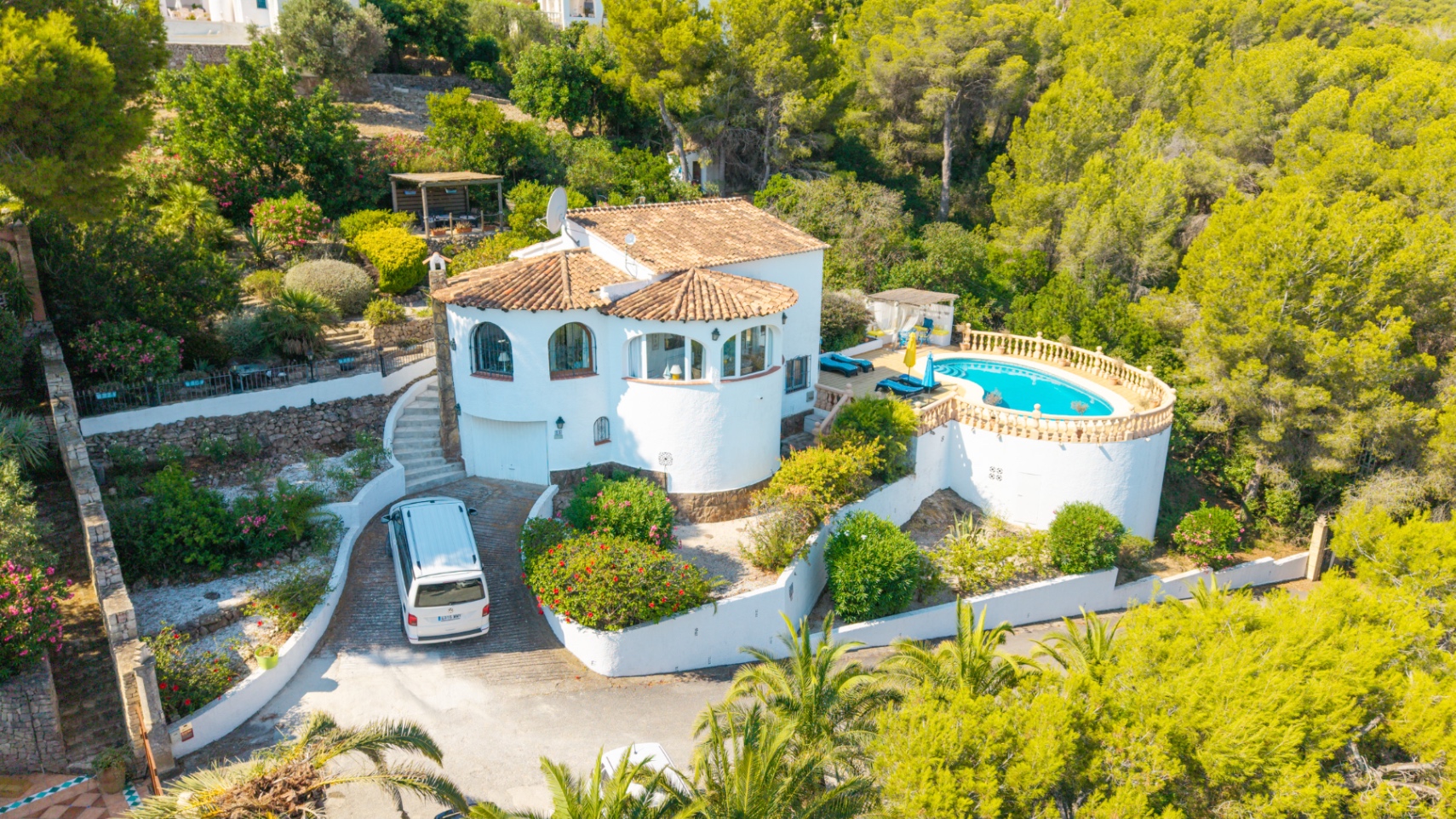     Sea View Villa with Panoramic Montgó Views