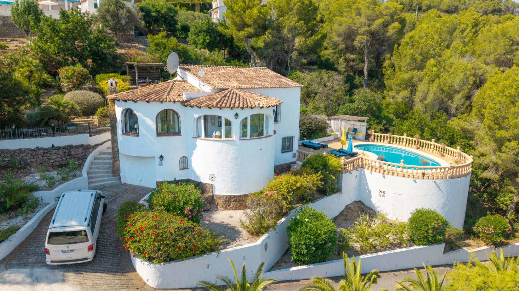     Sea View Villa with Panoramic Montgó Views