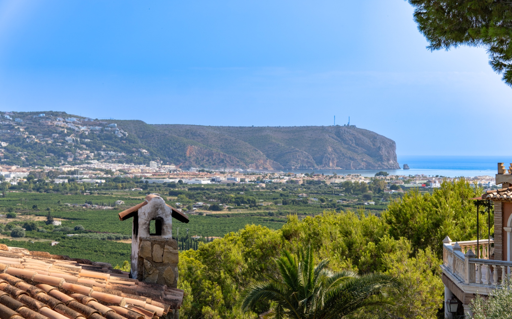    Sea View Villa with Panoramic Montgó Views