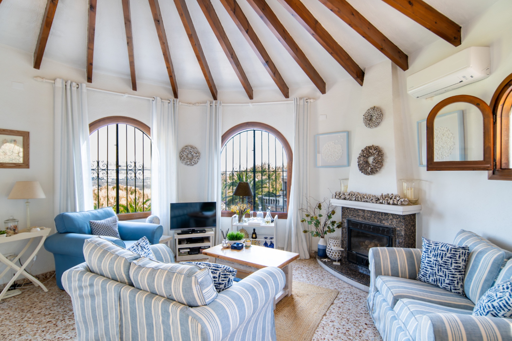     Sea View Villa with Panoramic Montgó Views