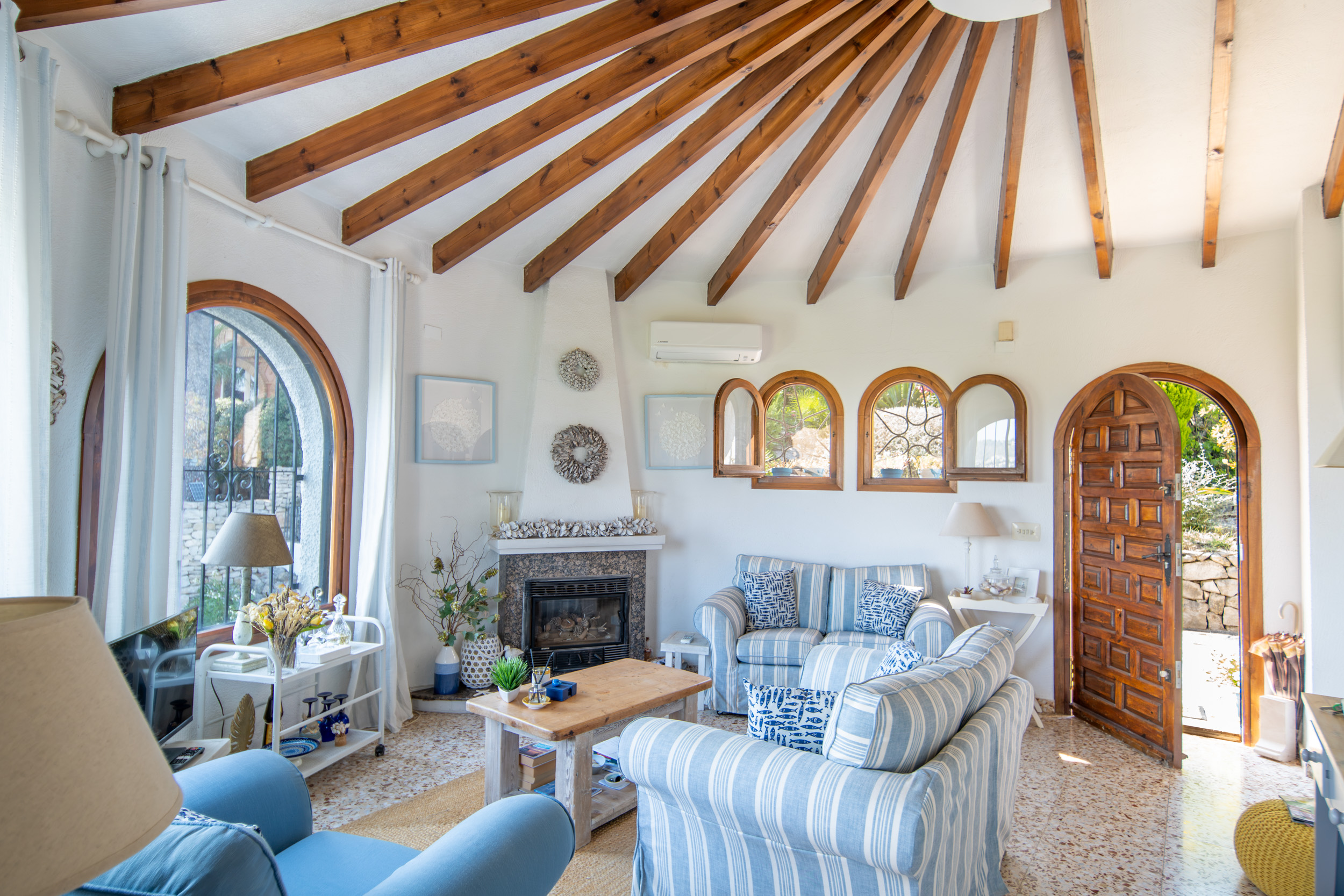     Sea View Villa with Panoramic Montgó Views