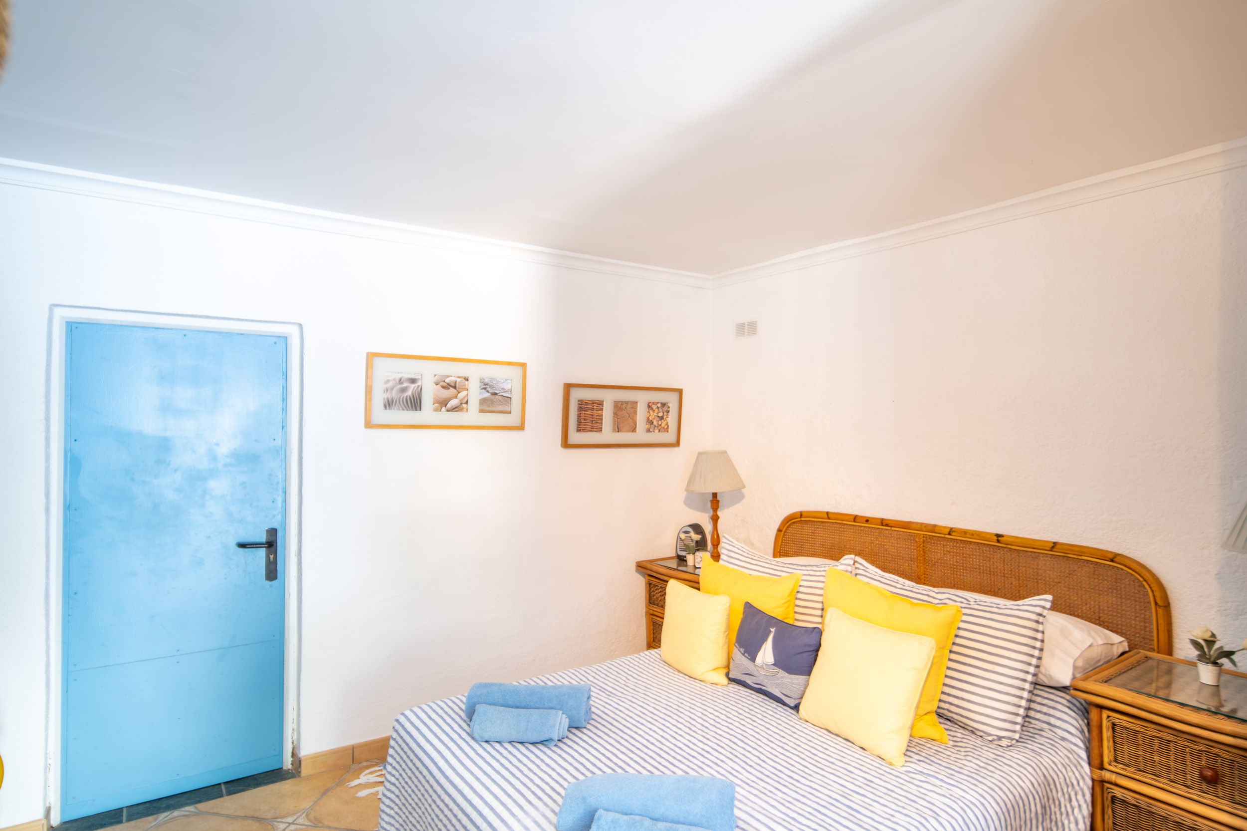     Sea View Villa with Panoramic Montgó Views