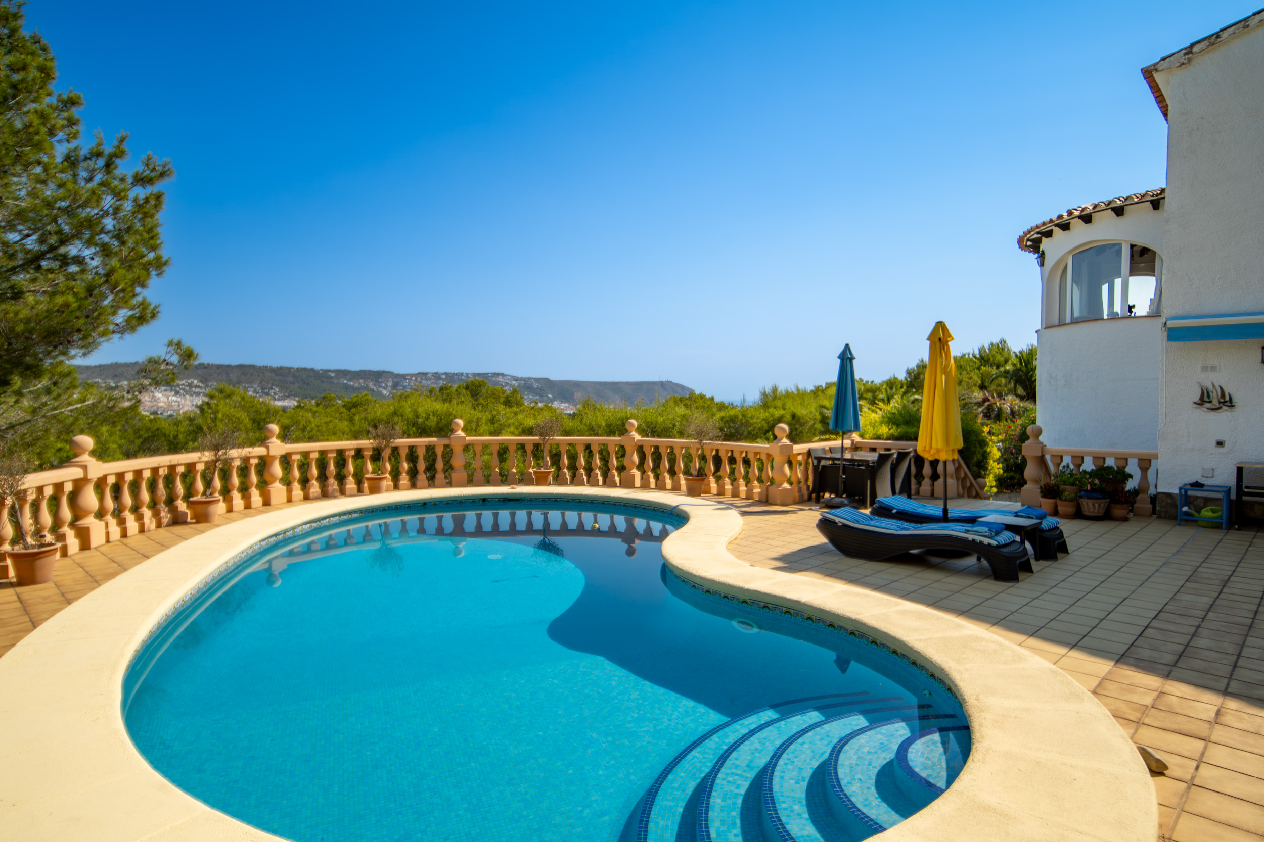     Sea View Villa with Panoramic Montgó Views