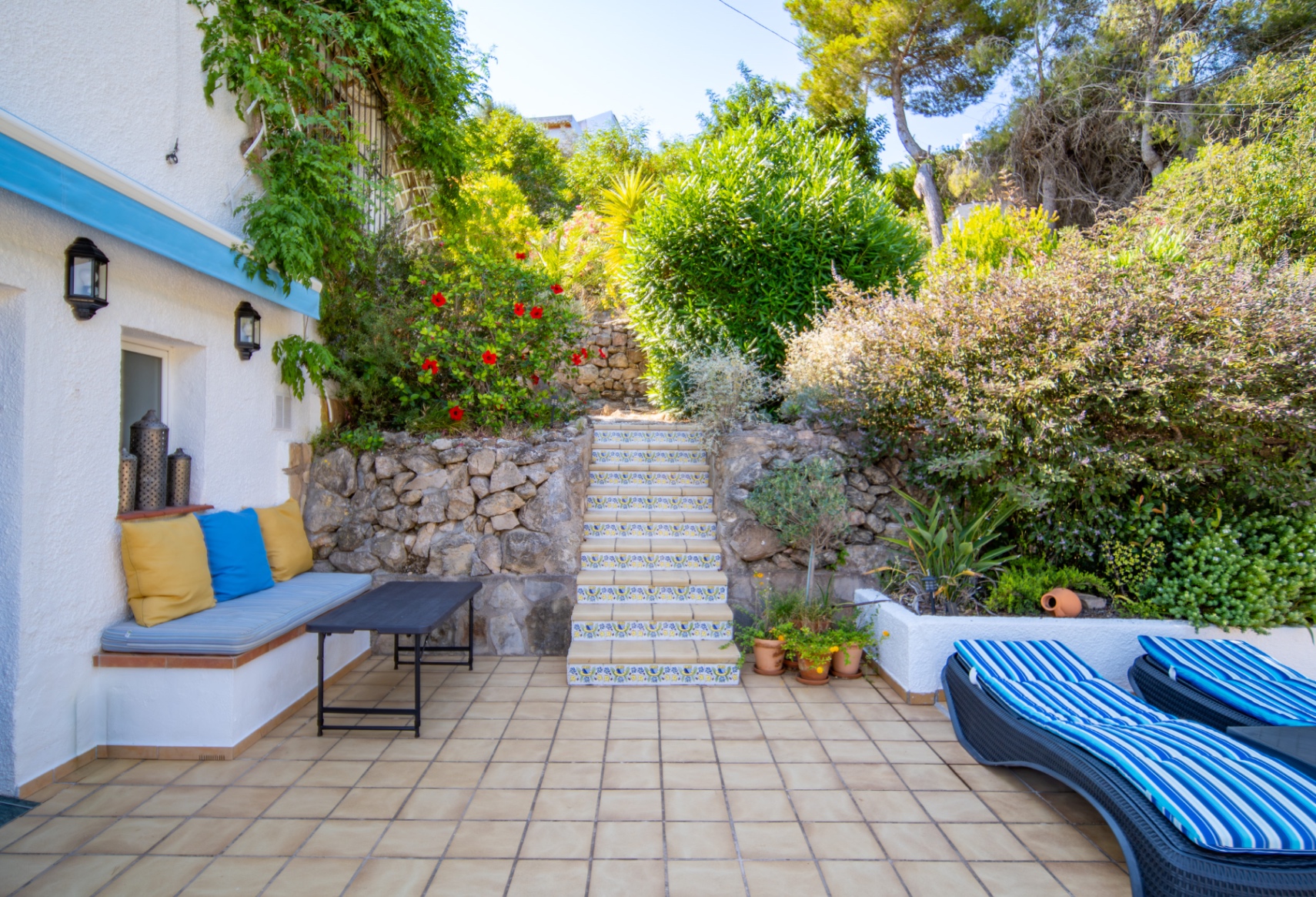     Sea View Villa with Panoramic Montgó Views