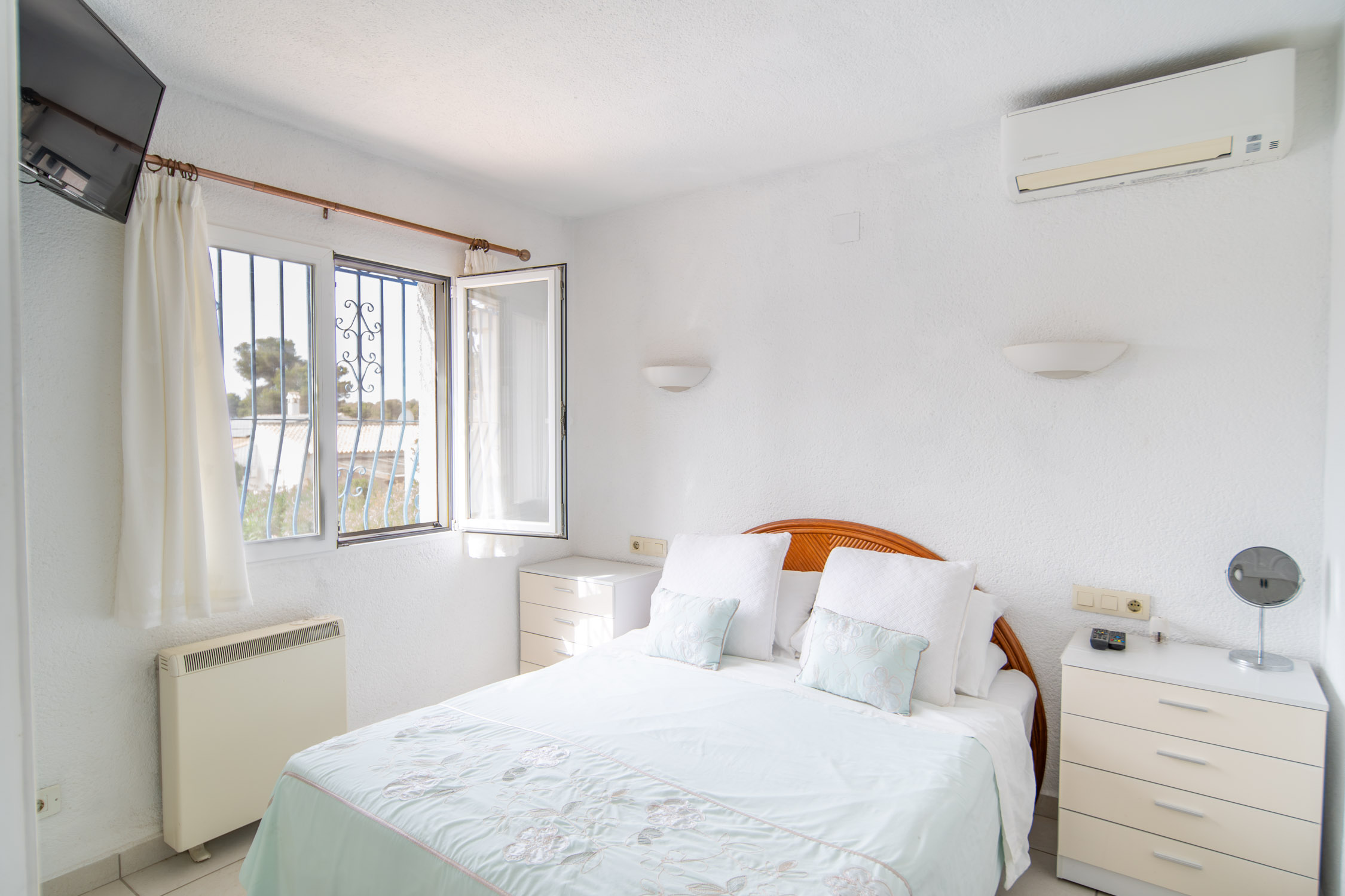 South-Facing Costa Nova Villa - Imagen 24