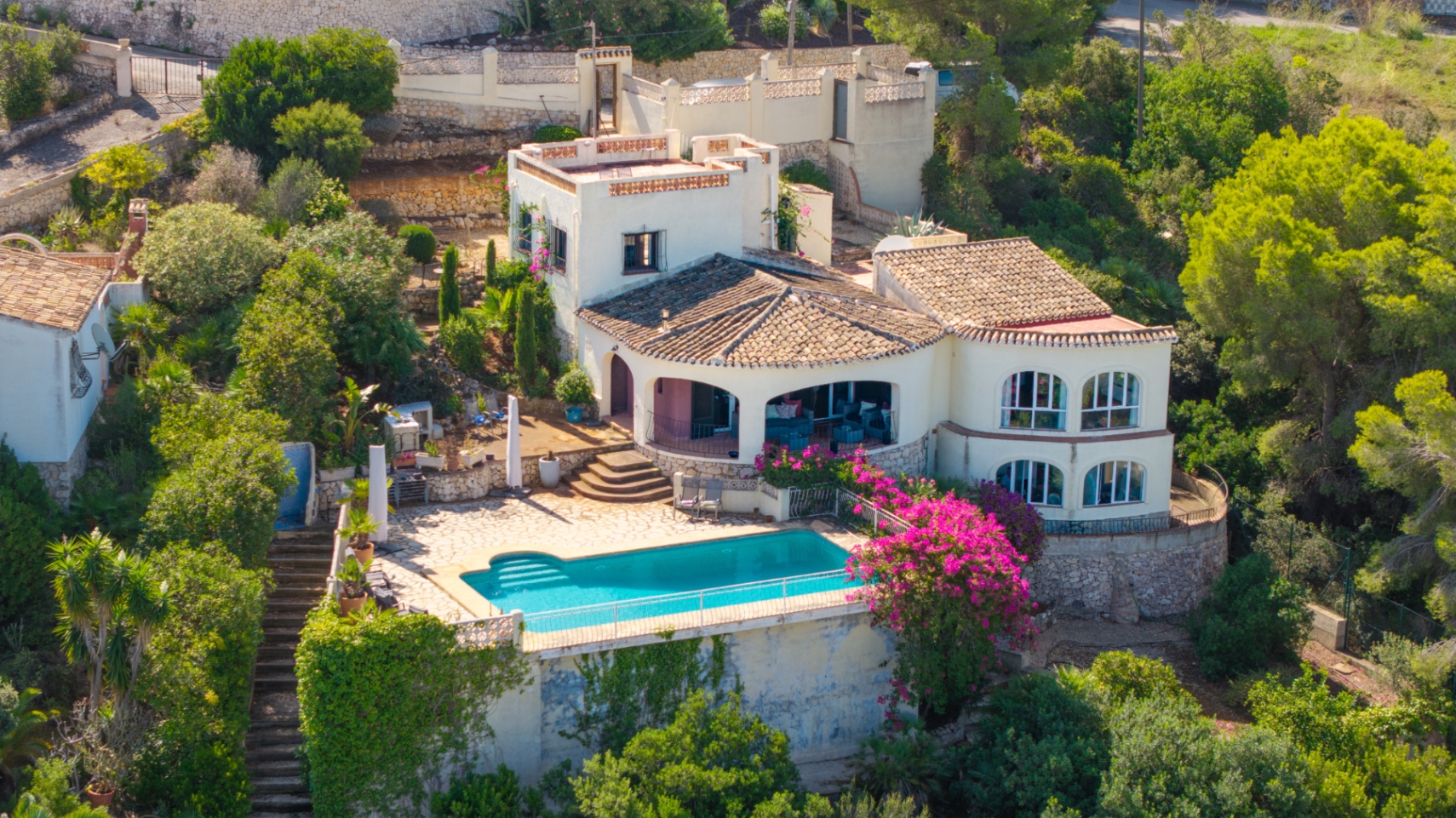 Villa te koop in Jávea met uitzicht op zee, zwembad en toeristische vergunning - Imagen 1