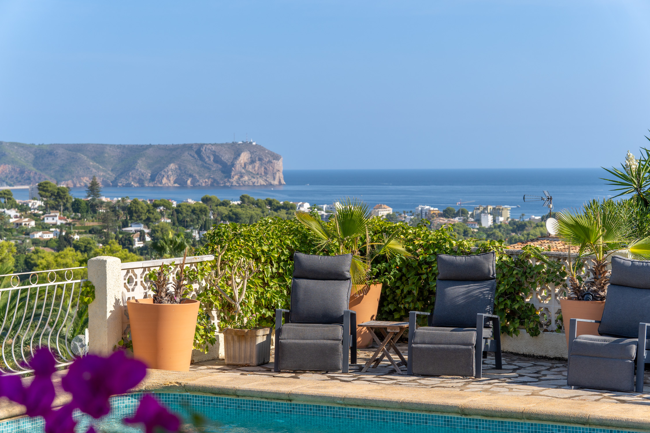 Villa te koop in Jávea met uitzicht op zee, zwembad en toeristische vergunning - Imagen 2