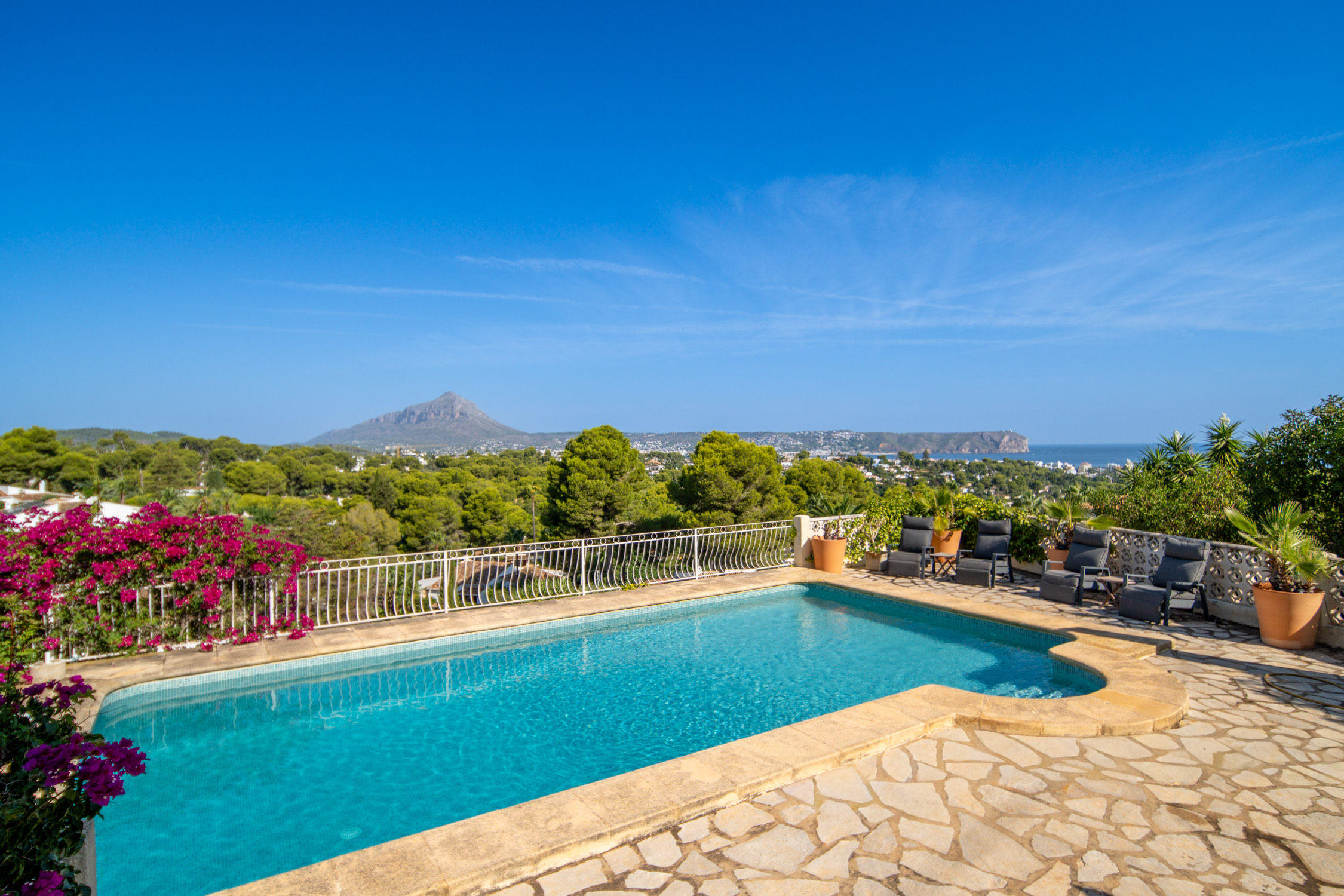 Villa te koop in Jávea met uitzicht op zee, zwembad en toeristische vergunning - Imagen 13