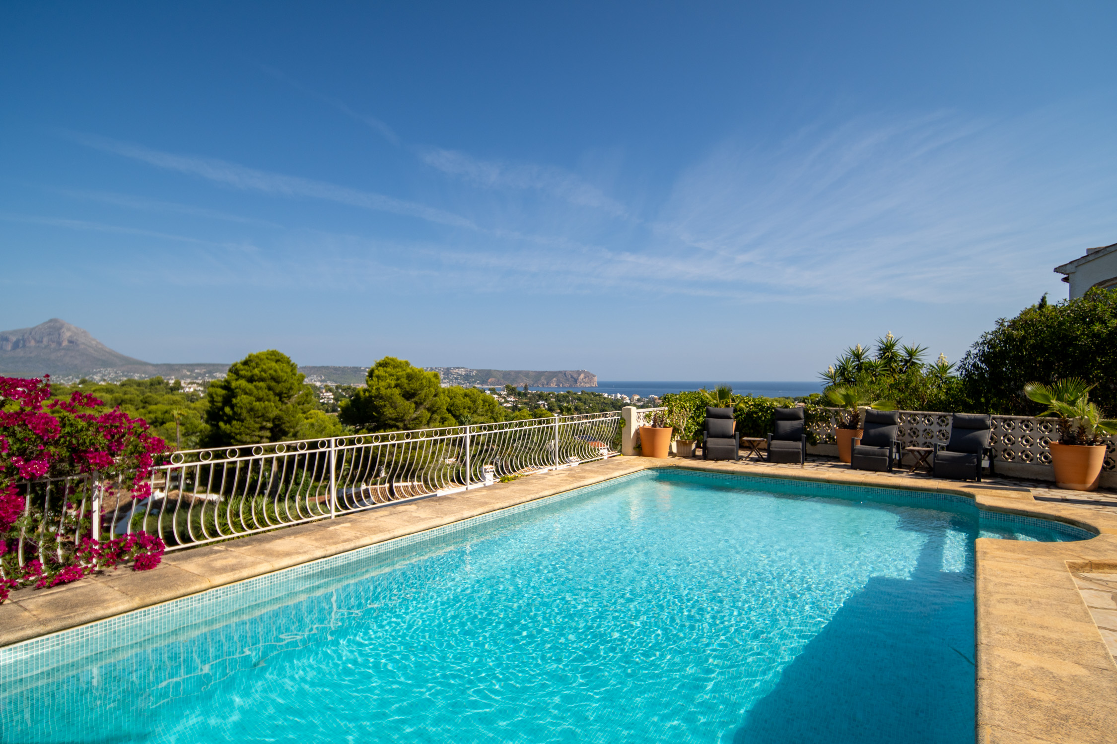 Villa te koop in Jávea met uitzicht op zee, zwembad en toeristische vergunning - Imagen 5