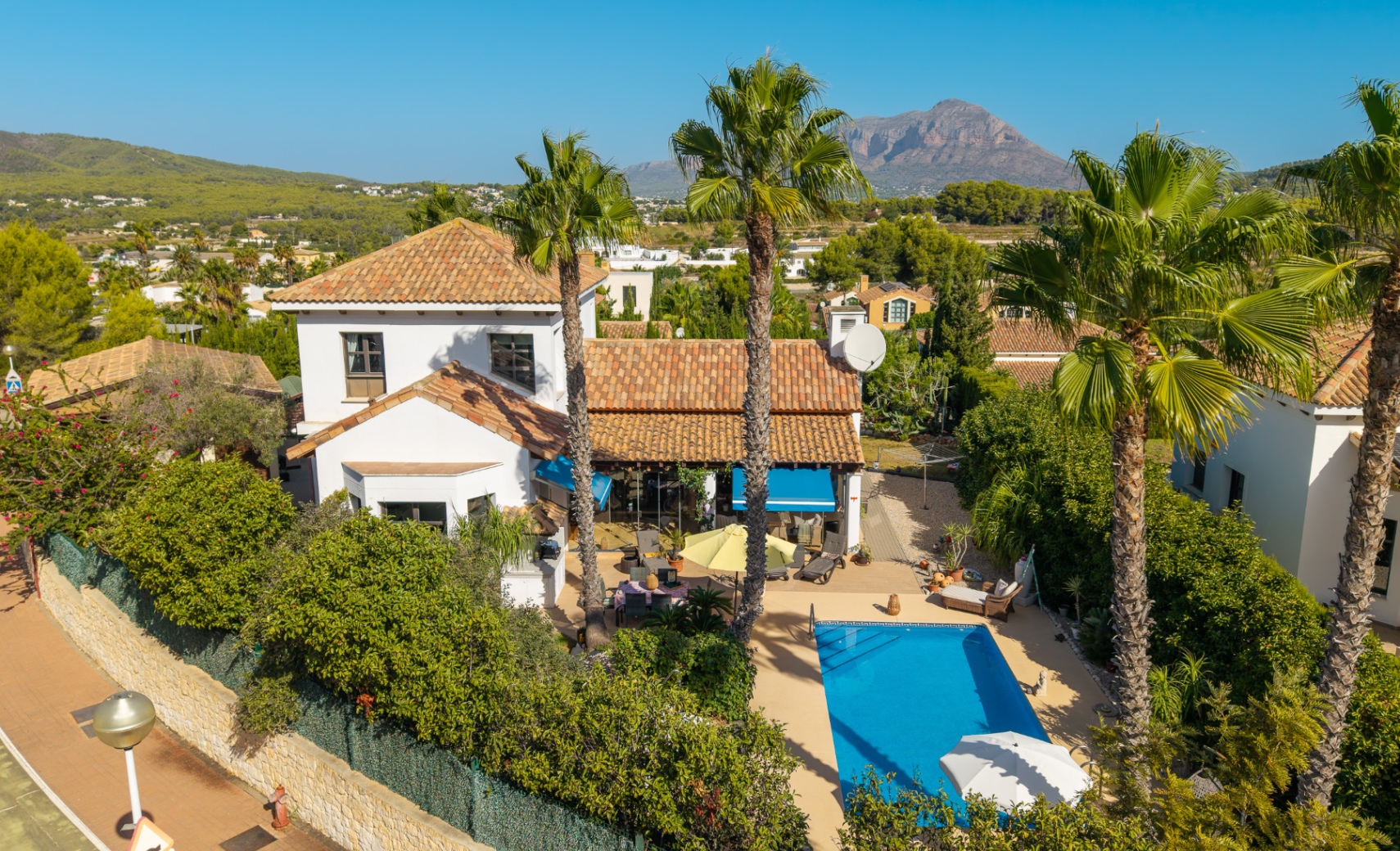 Immaculate 3 Bedroom Villa with Pool & Montgó Views in Jávea