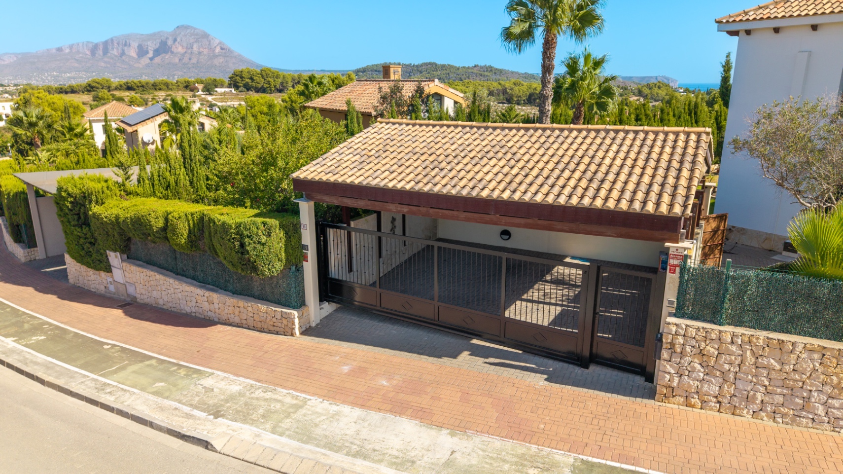 Immaculate 3 Bedroom Villa with Pool & Montgó Views in Jávea