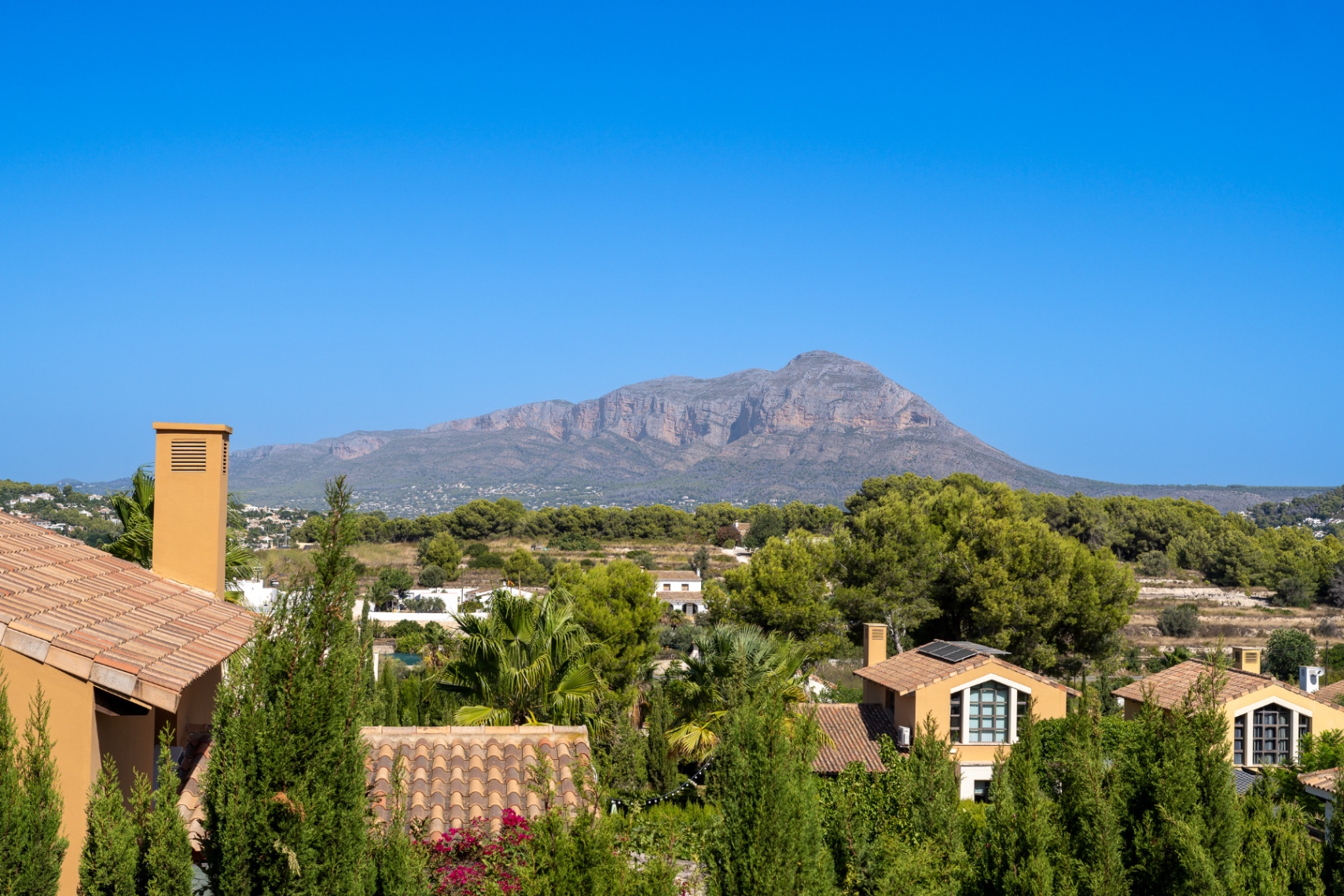 Immaculate 3 Bedroom Villa with Pool & Montgó Views in Jávea
