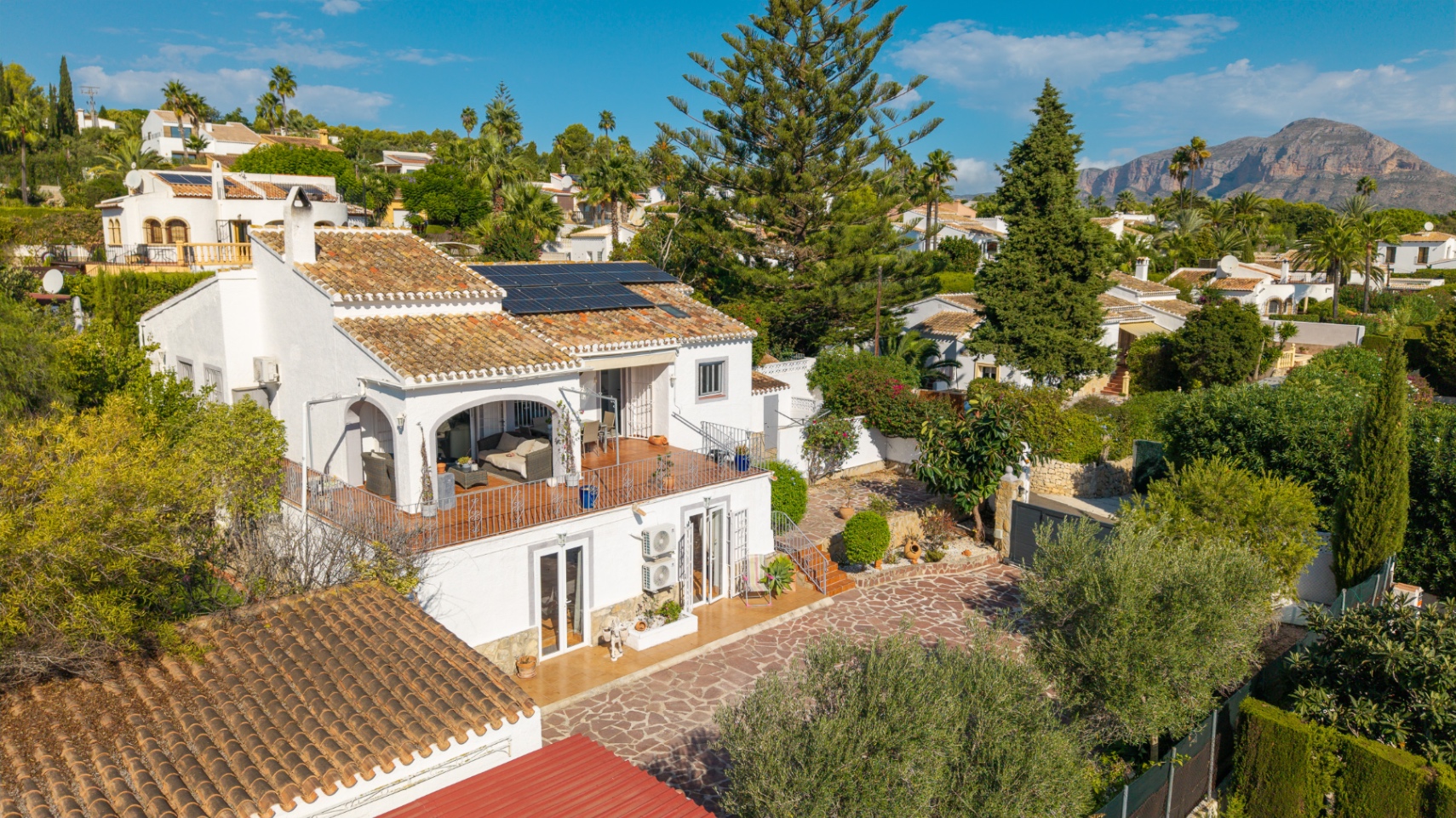 Renovated Golfside Villa with Montgó Views