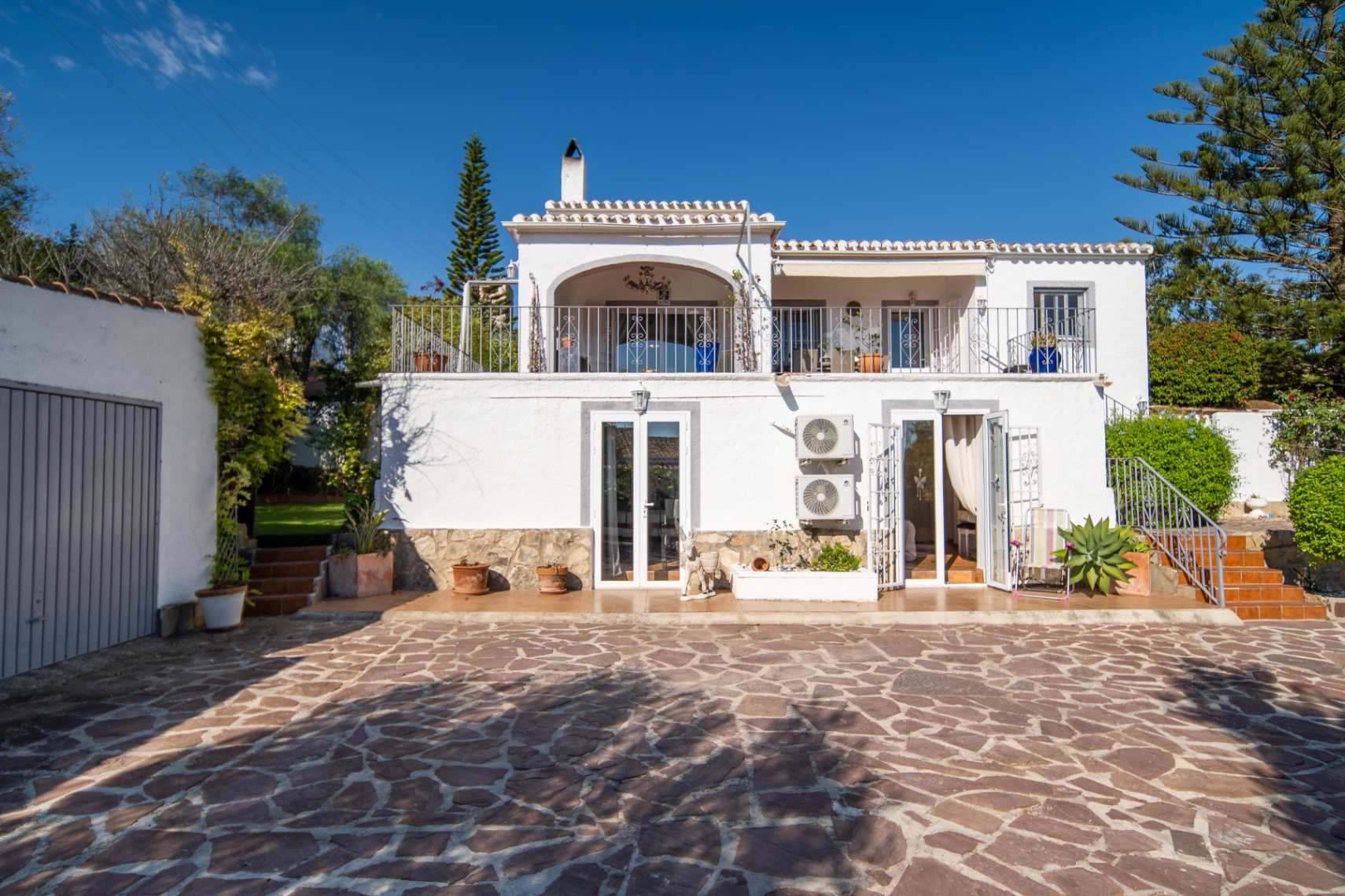 Renovated Golfside Villa with Montgó Views