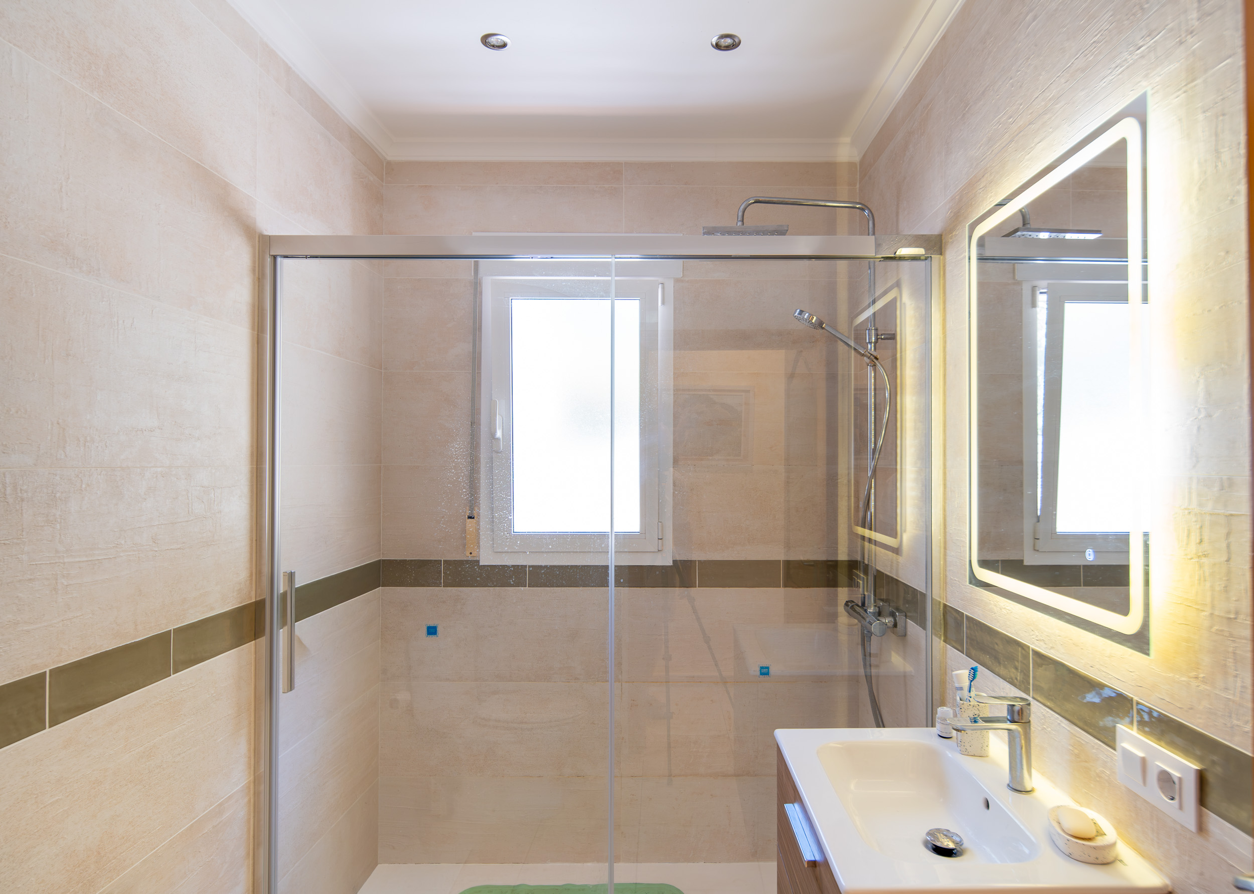 Villa méditerranéenne spacieuse avec piscine chauffée - Imagen 28