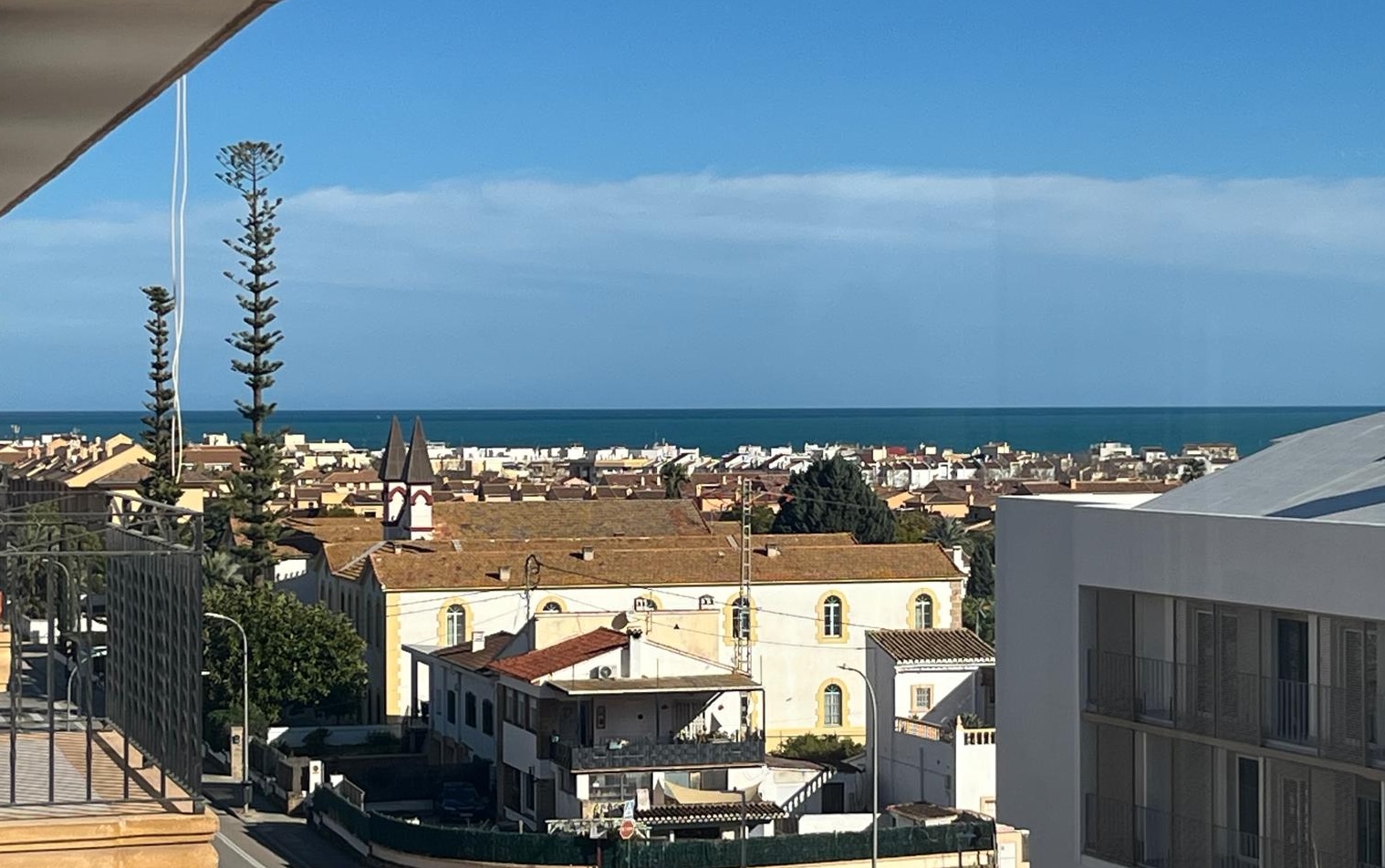 Ático con vista al mar entre la ciudad vieja y el puerto - Imagen 1