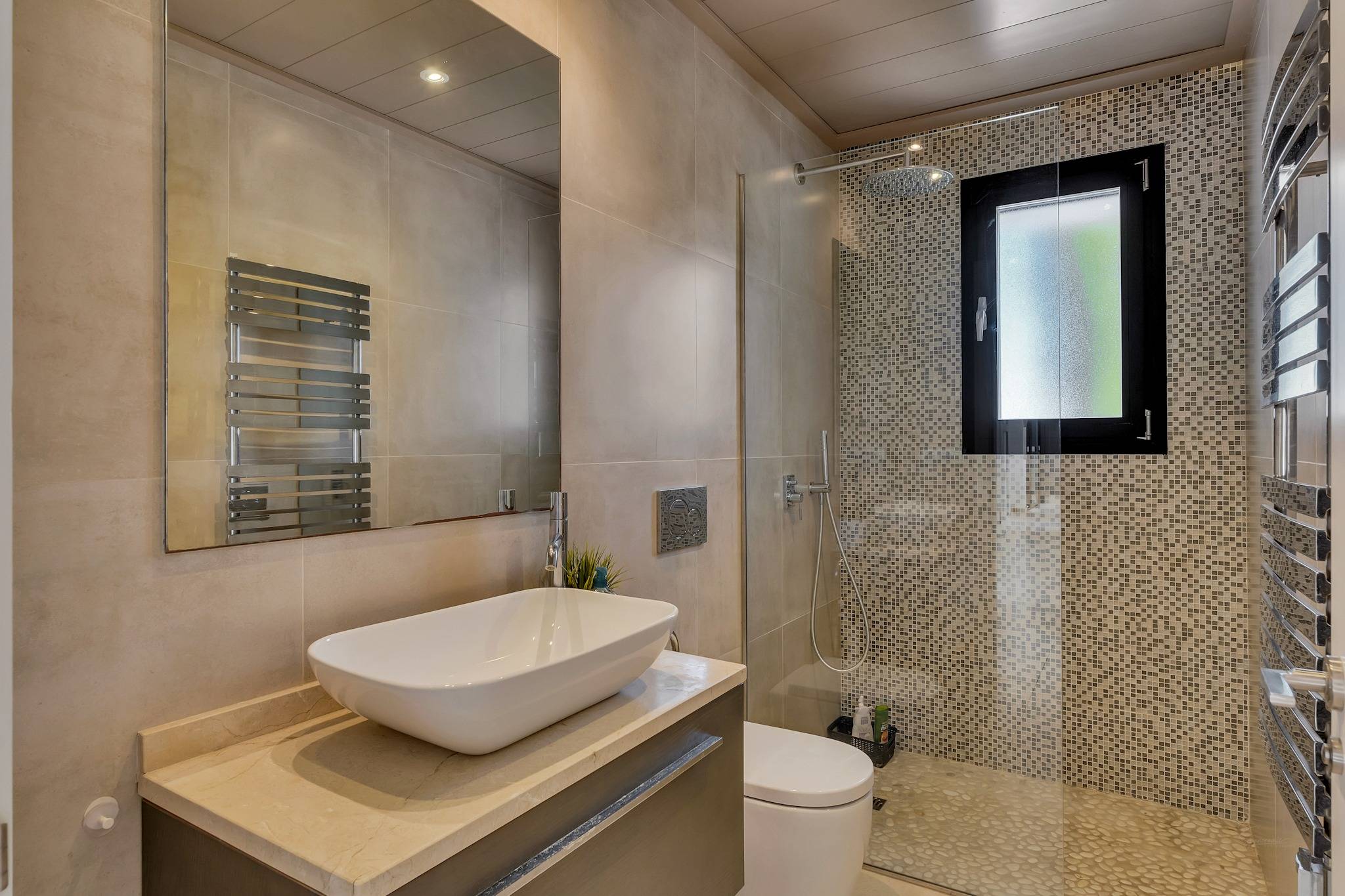 Moderne villa met verwarmd privé zwembad  - Imagen 17