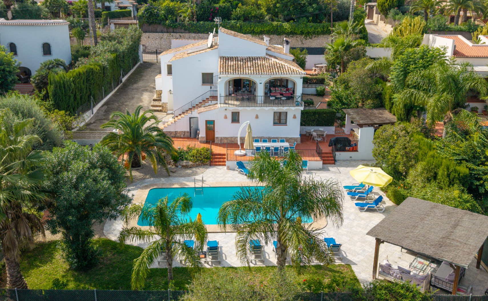 Spacious 5-Bedroom Villa in Adsubia, Jávea with Rental Potential