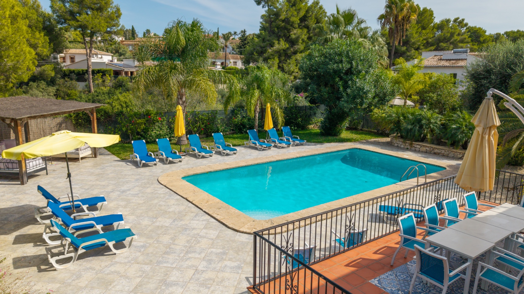 Spacious 5-Bedroom Villa in Adsubia, Jávea with Rental Potential