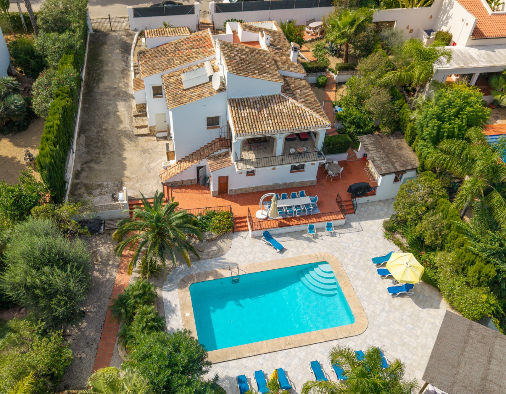 Spacious 5-Bedroom Villa in Adsubia, Jávea with Rental Potential