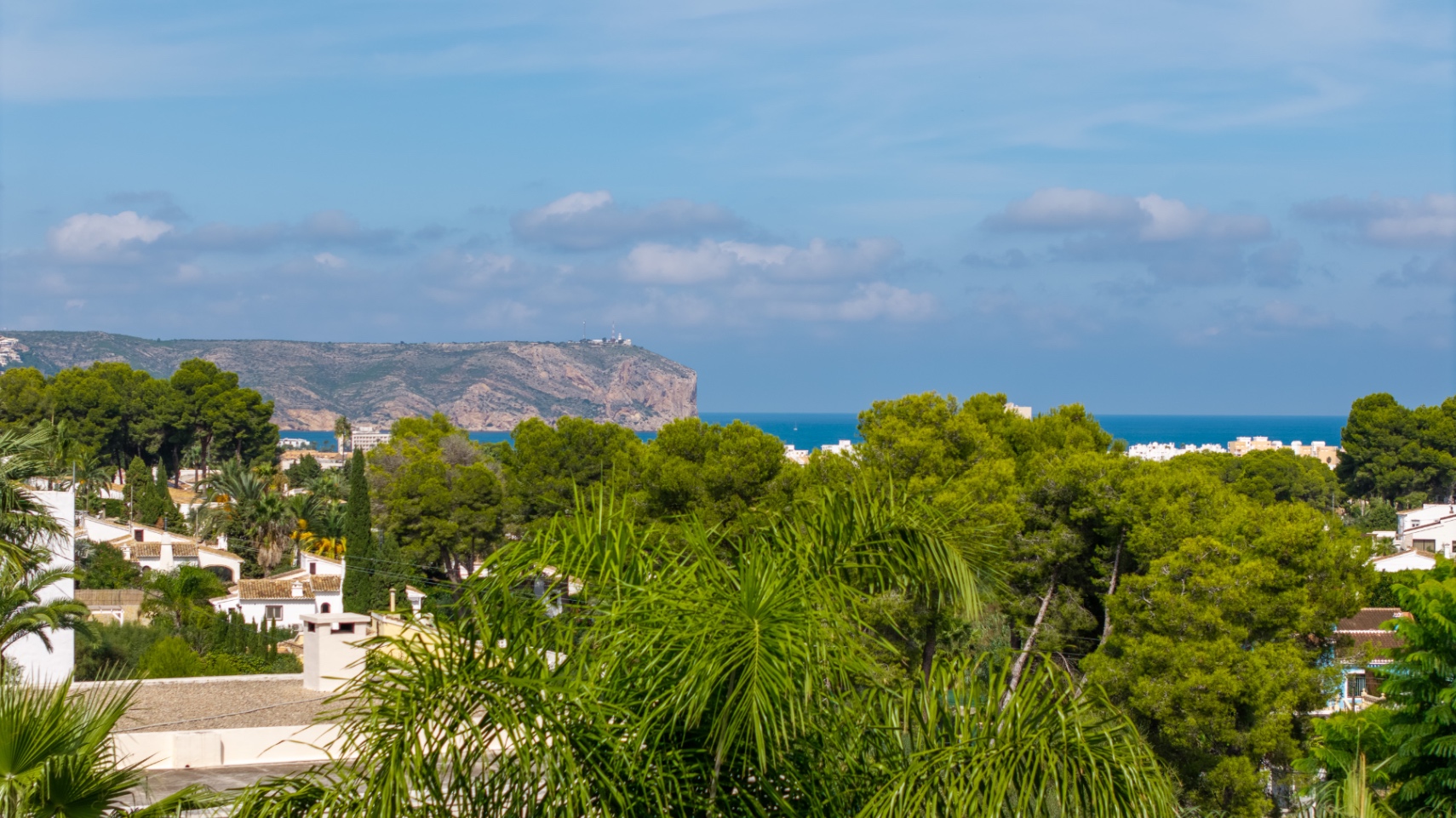 Spacious 5-Bedroom Villa in Adsubia, Jávea with Rental Potential