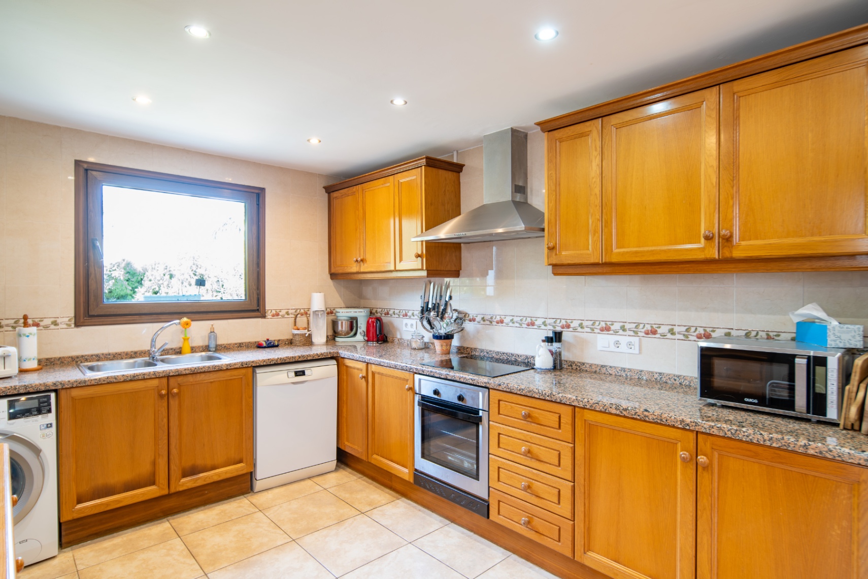 Spacious 5-Bedroom Villa in Adsubia, Jávea with Rental Potential