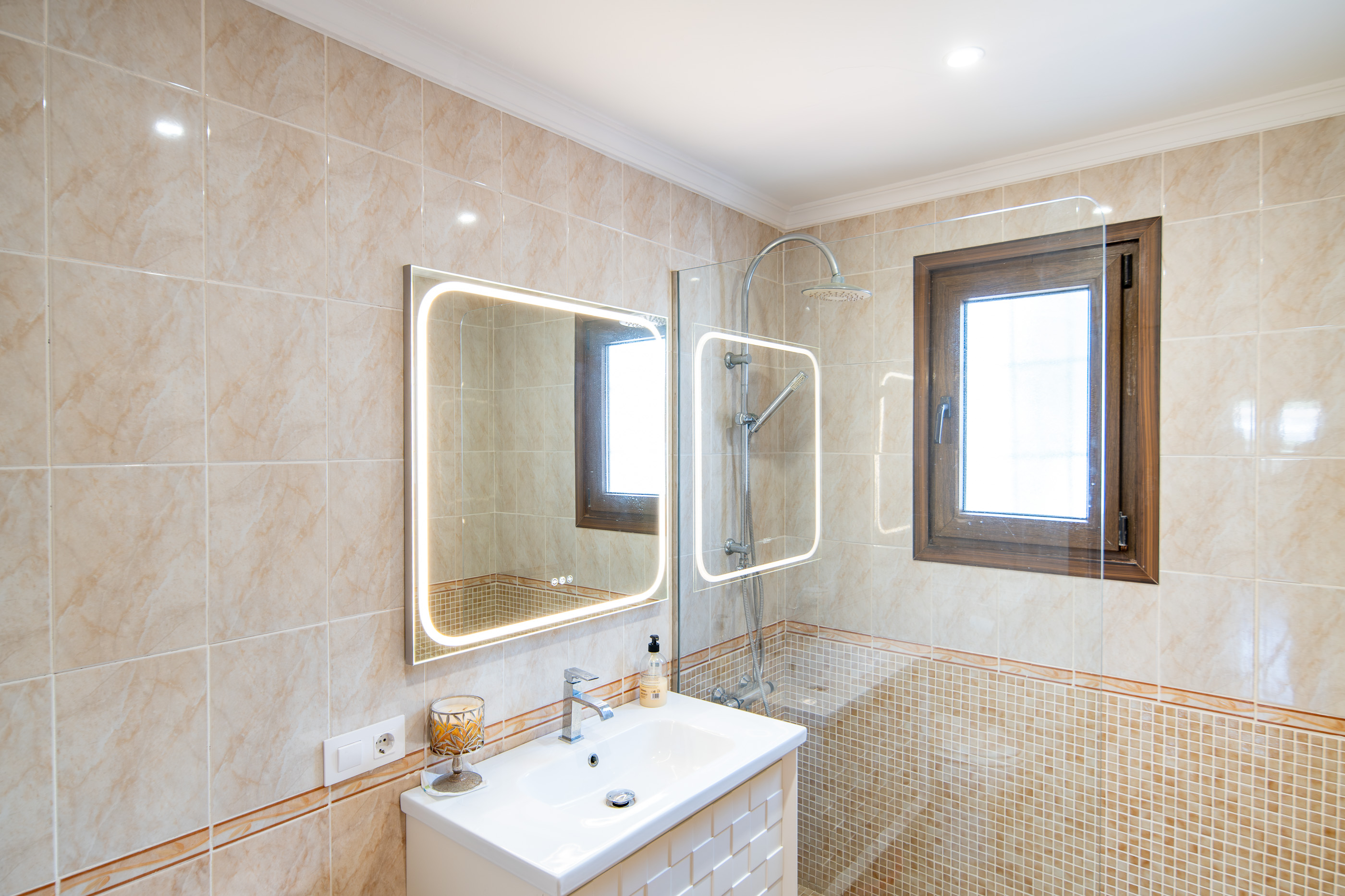 Spacious 5-Bedroom Villa in Adsubia, Jávea with Rental Potential