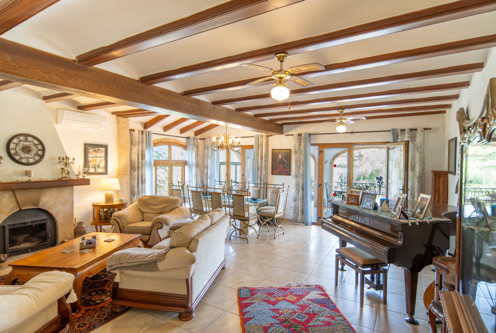 Spacious 5-Bedroom Villa in Adsubia, Jávea with Rental Potential