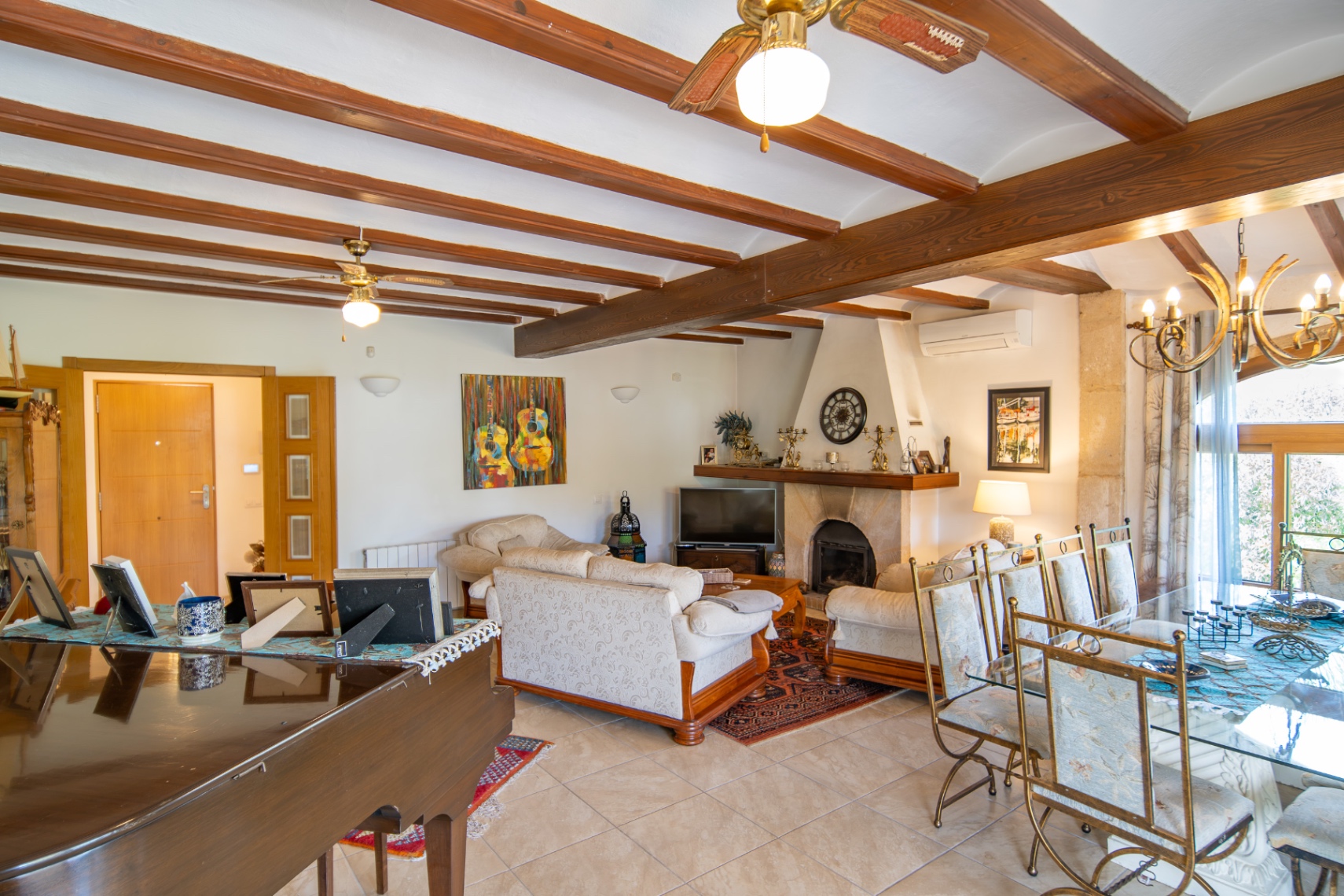 Spacious 5-Bedroom Villa in Adsubia, Jávea with Rental Potential
