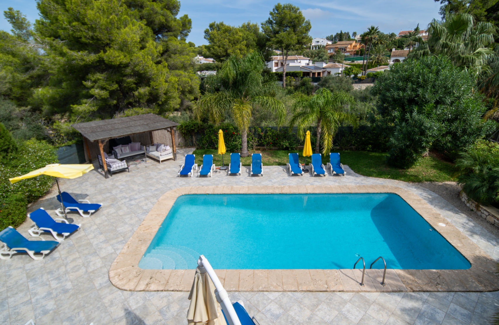 Spacious 5-Bedroom Villa in Adsubia, Jávea with Rental Potential