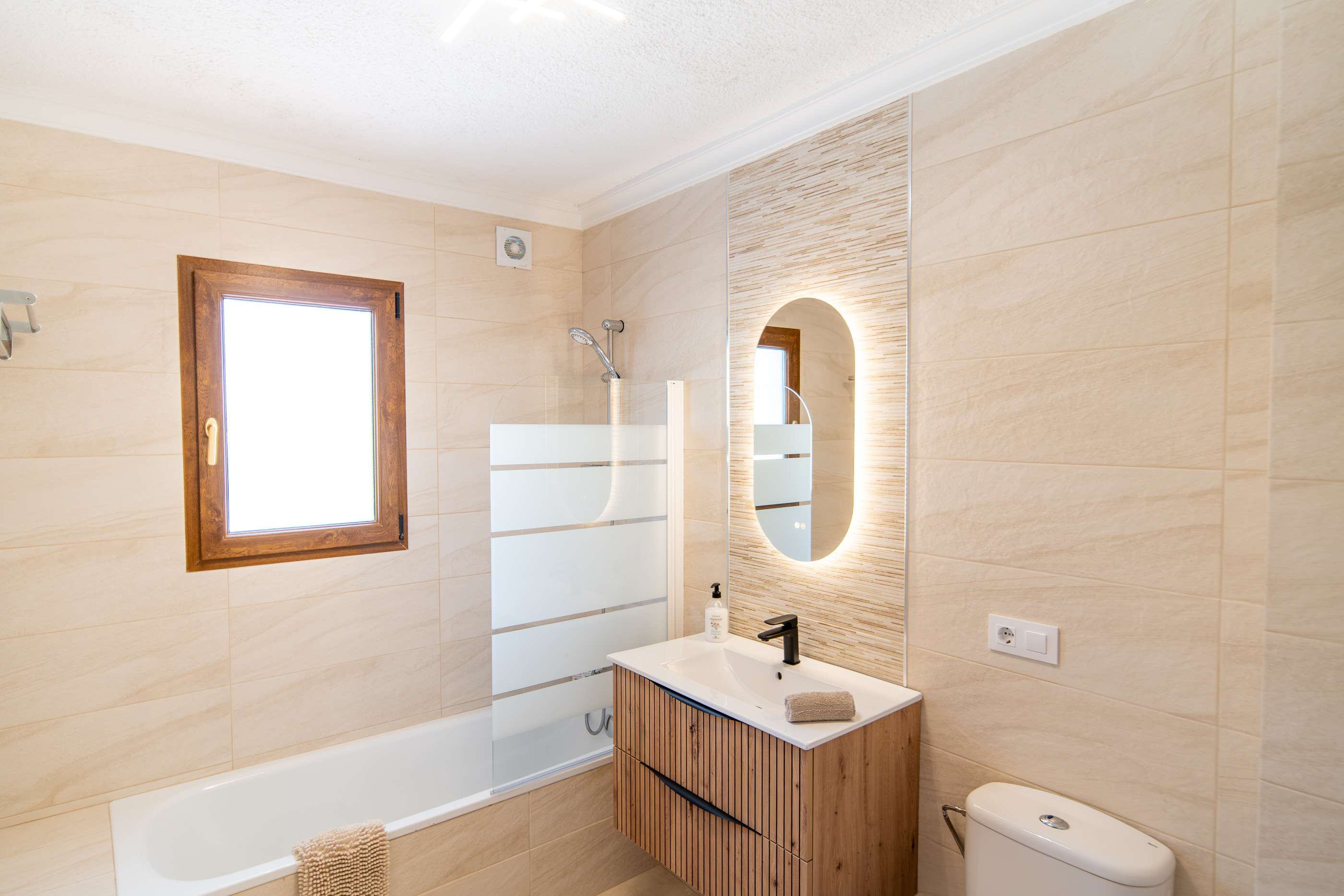 Spacious 5-Bedroom Villa in Adsubia, Jávea with Rental Potential