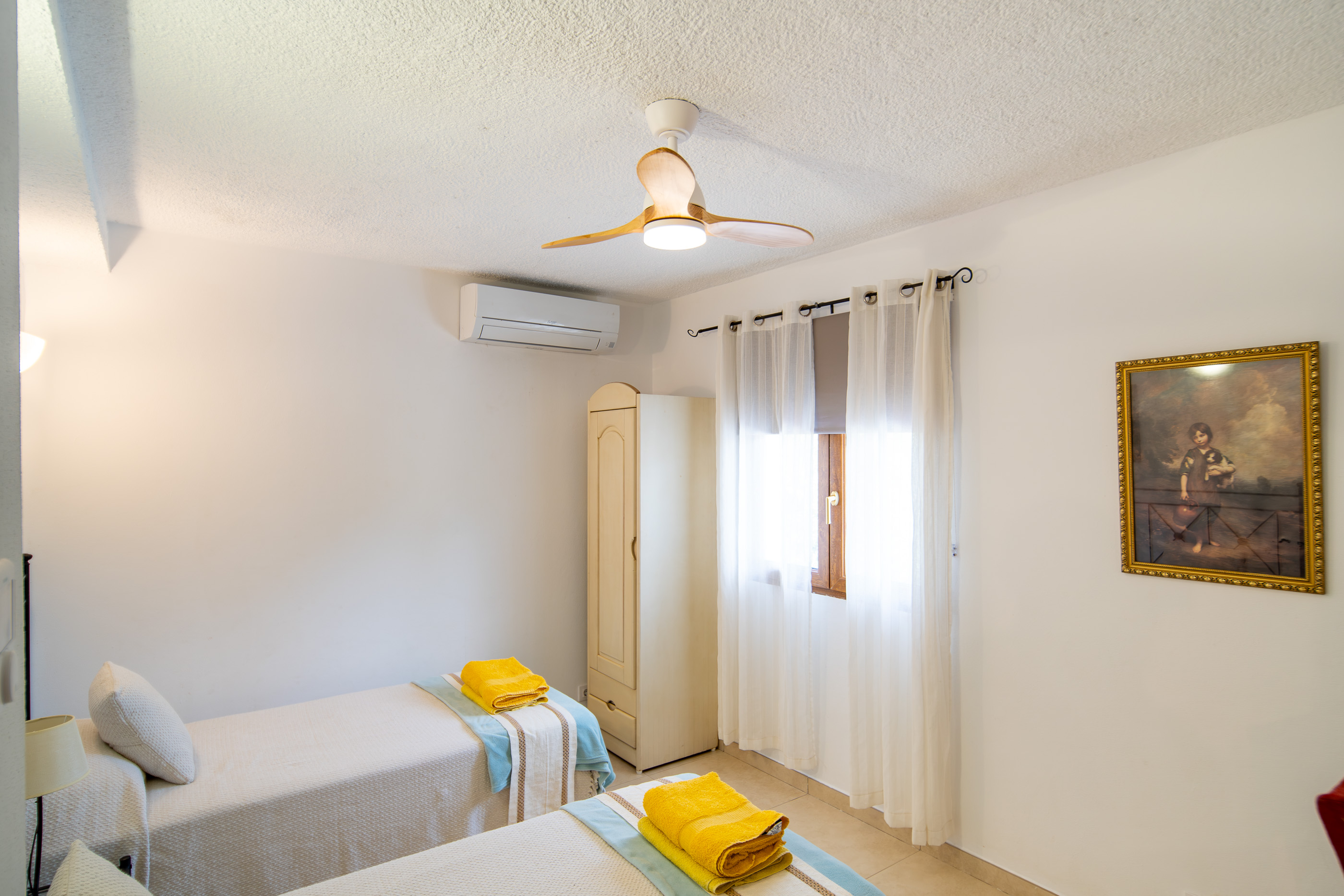 Spacious 5-Bedroom Villa in Adsubia, Jávea with Rental Potential