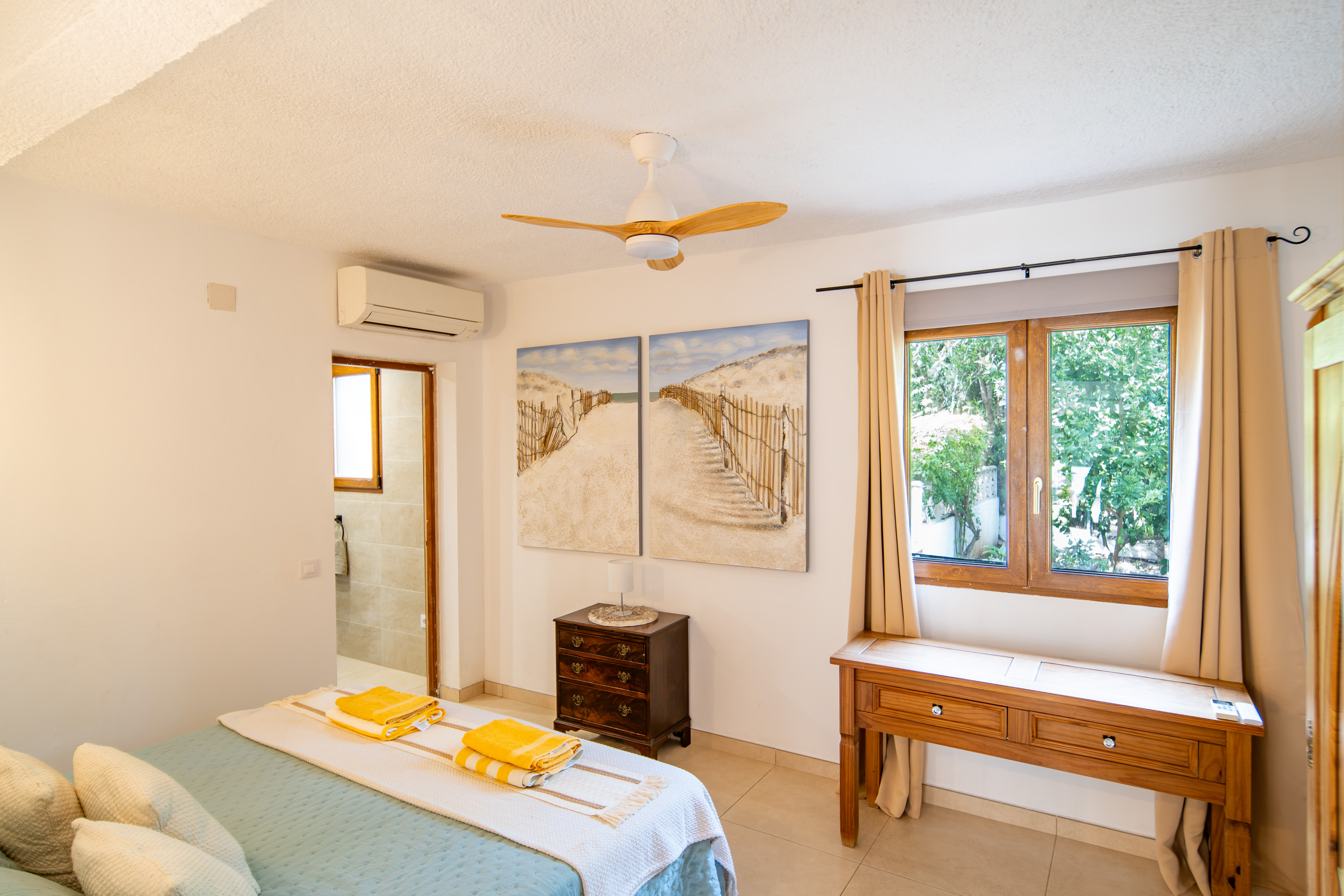 Spacious 5-Bedroom Villa in Adsubia, Jávea with Rental Potential