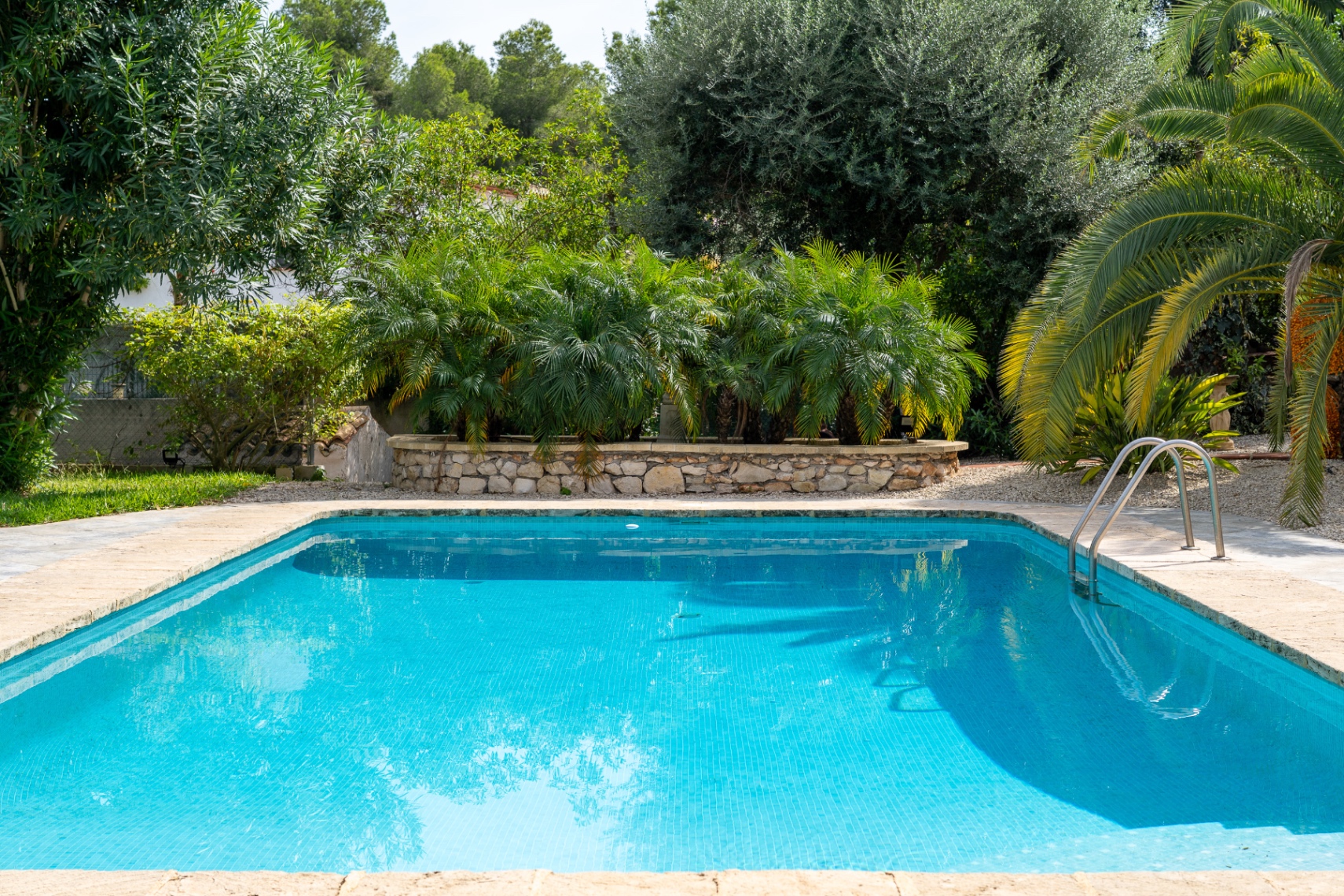 Spacious 5-Bedroom Villa in Adsubia, Jávea with Rental Potential