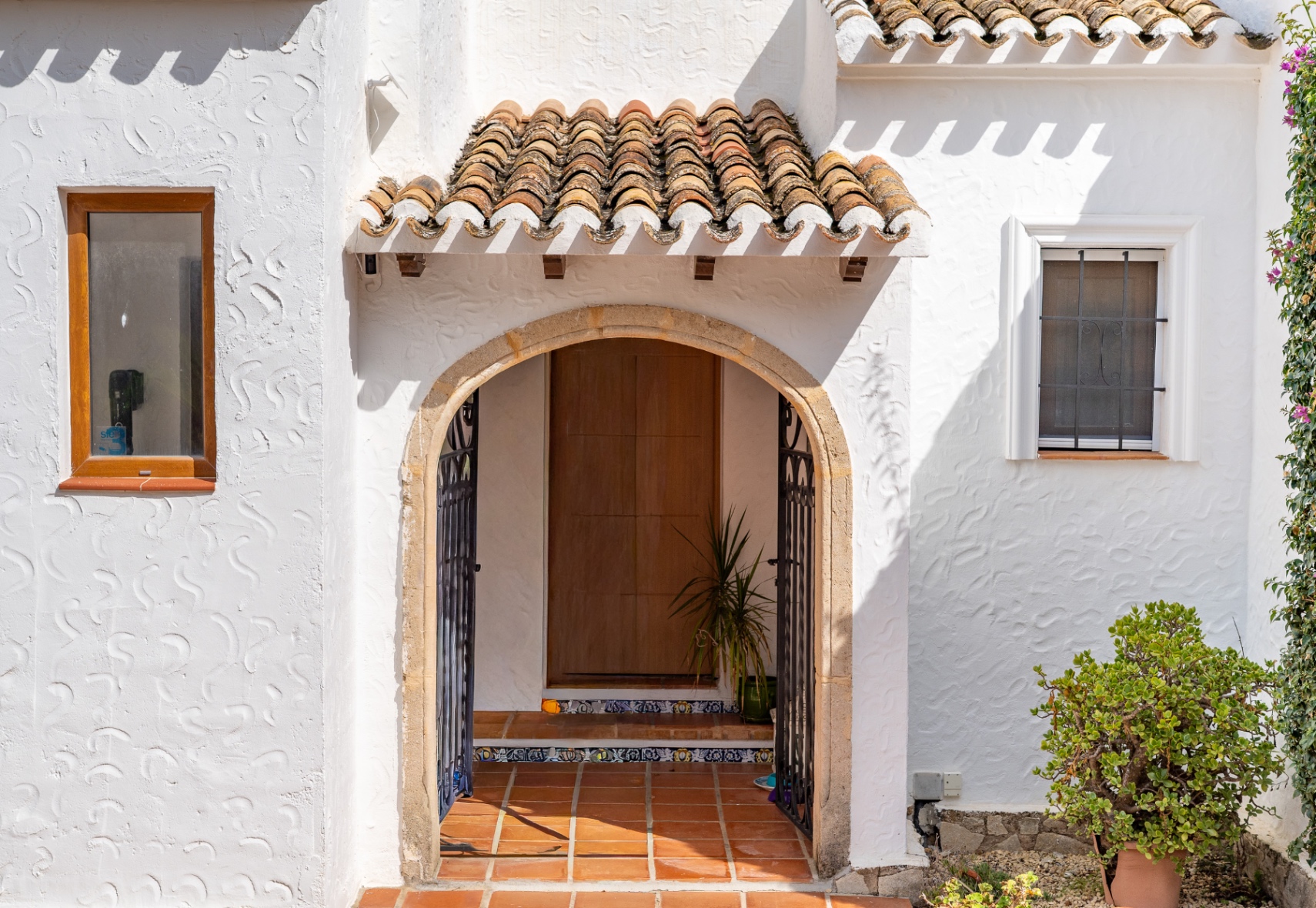 Spacious 5-Bedroom Villa in Adsubia, Jávea with Rental Potential