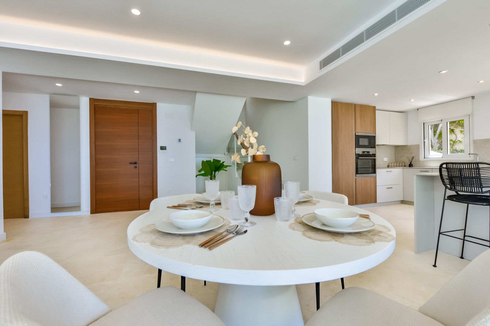 Ta willa znajduje się w Altea Hills, na działce o powierzchni 683 m², i oferuje piękny widok na morze. - Imagen 14