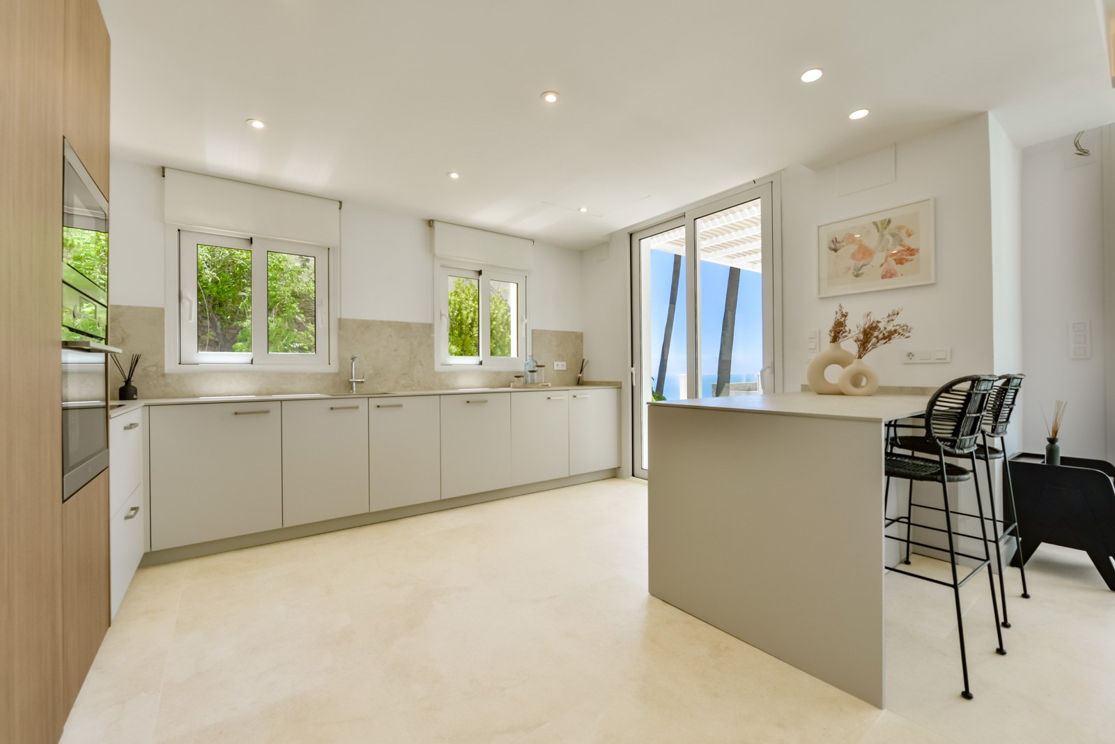 Ta willa znajduje się w Altea Hills, na działce o powierzchni 683 m², i oferuje piękny widok na morze. - Imagen 16