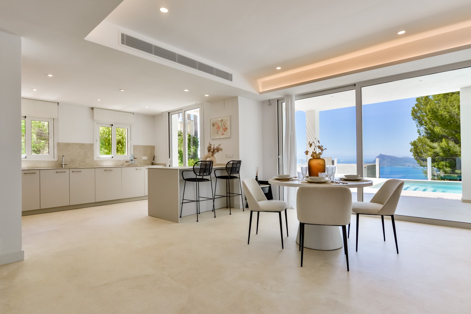 Ta willa znajduje się w Altea Hills, na działce o powierzchni 683 m², i oferuje piękny widok na morze. - Imagen 17
