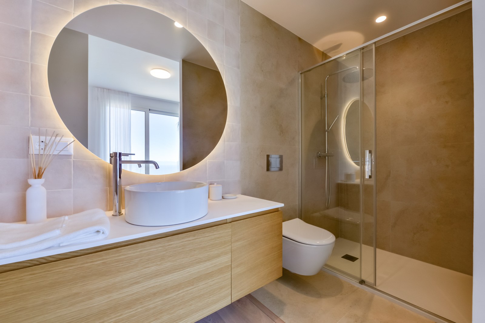 Ta willa znajduje się w Altea Hills, na działce o powierzchni 683 m², i oferuje piękny widok na morze. - Imagen 24