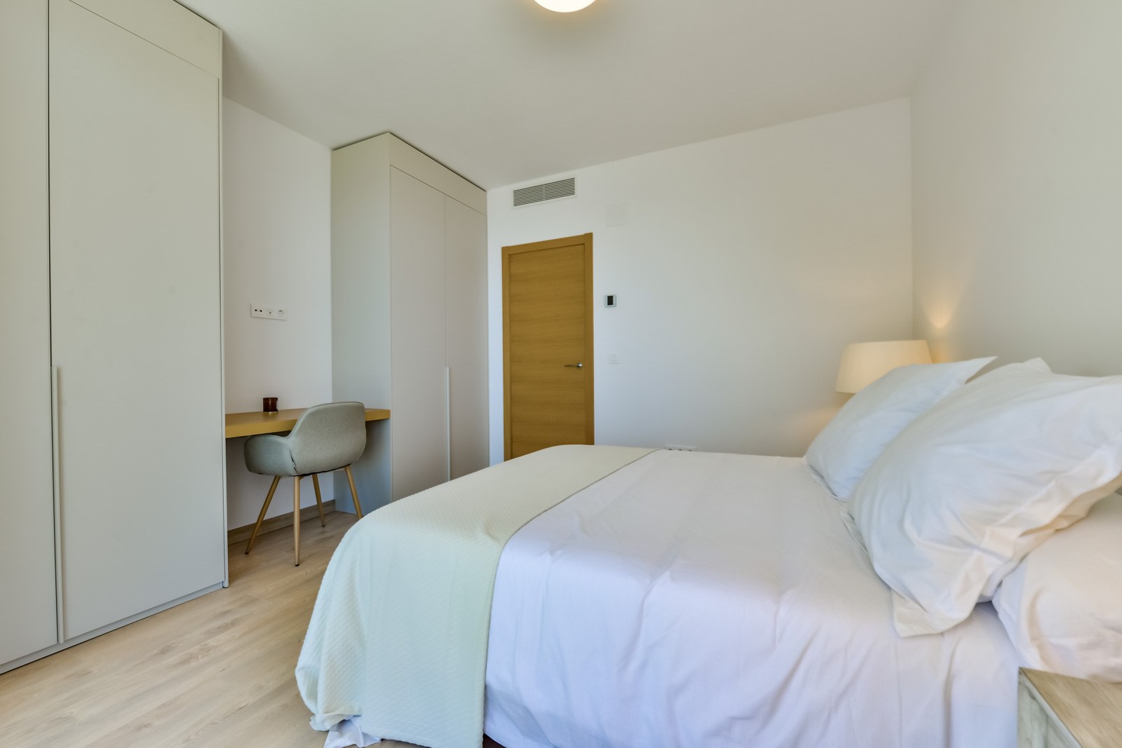 Ta willa znajduje się w Altea Hills, na działce o powierzchni 683 m², i oferuje piękny widok na morze. - Imagen 25