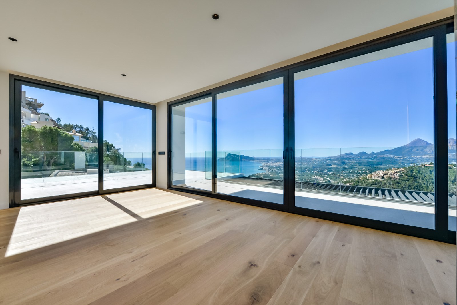 Ta nowoczesna willa znajduje się w Altea Hills, na działce o powierzchni 1000 m², z rozległym widokiem na zatokę Altea. - Imagen 19