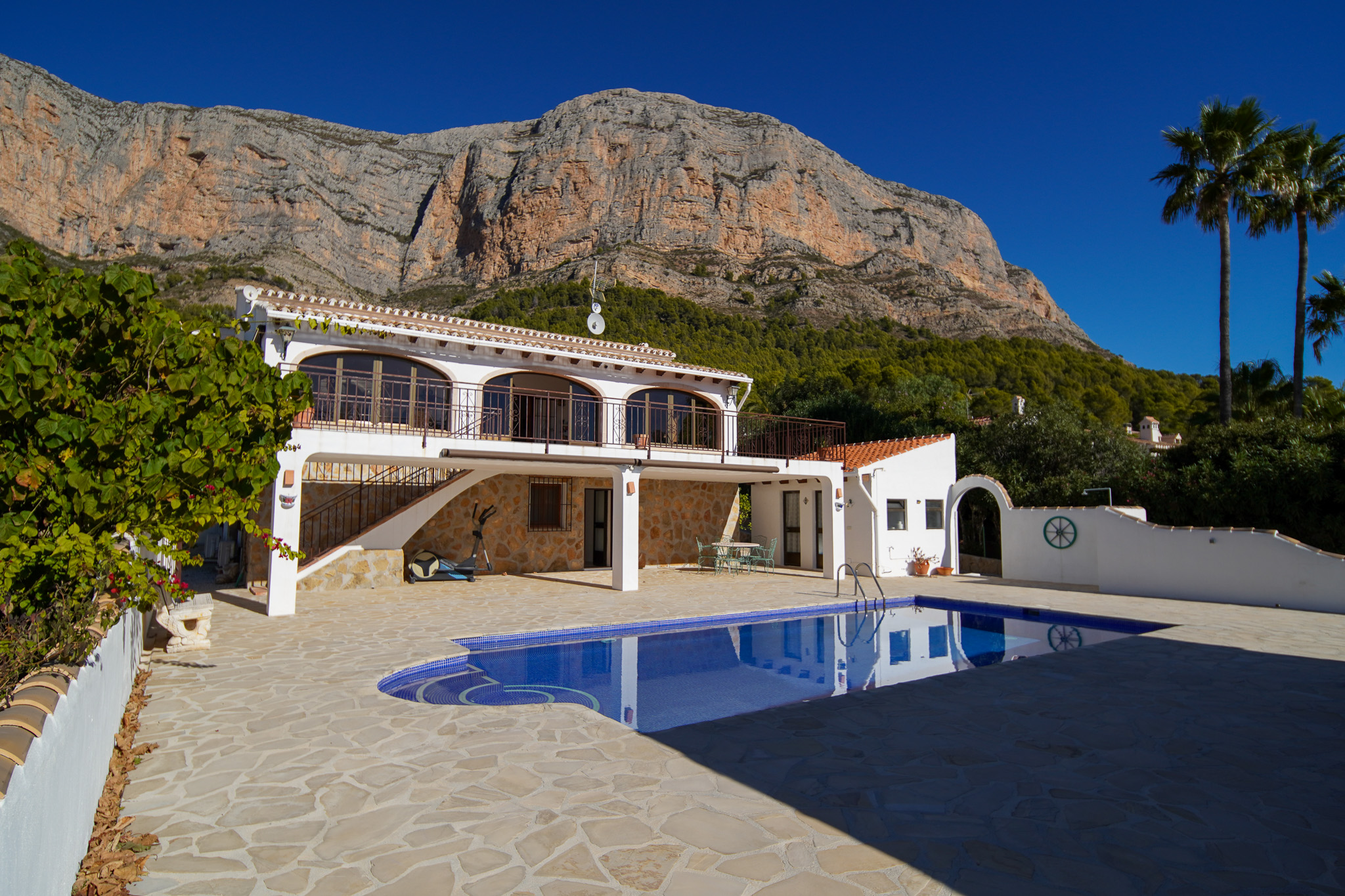 Timeless Five Bed Spanish Villa For Sale on Montgo