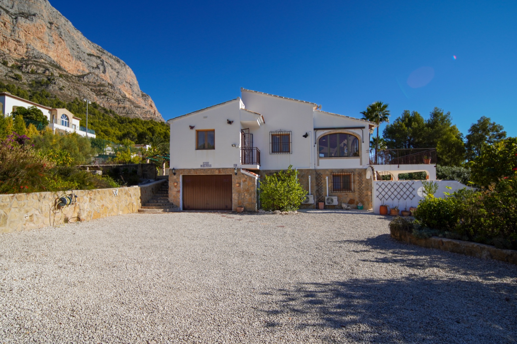 Villa espagnole intemporelle de cinq chambres à vendre sur Montgo