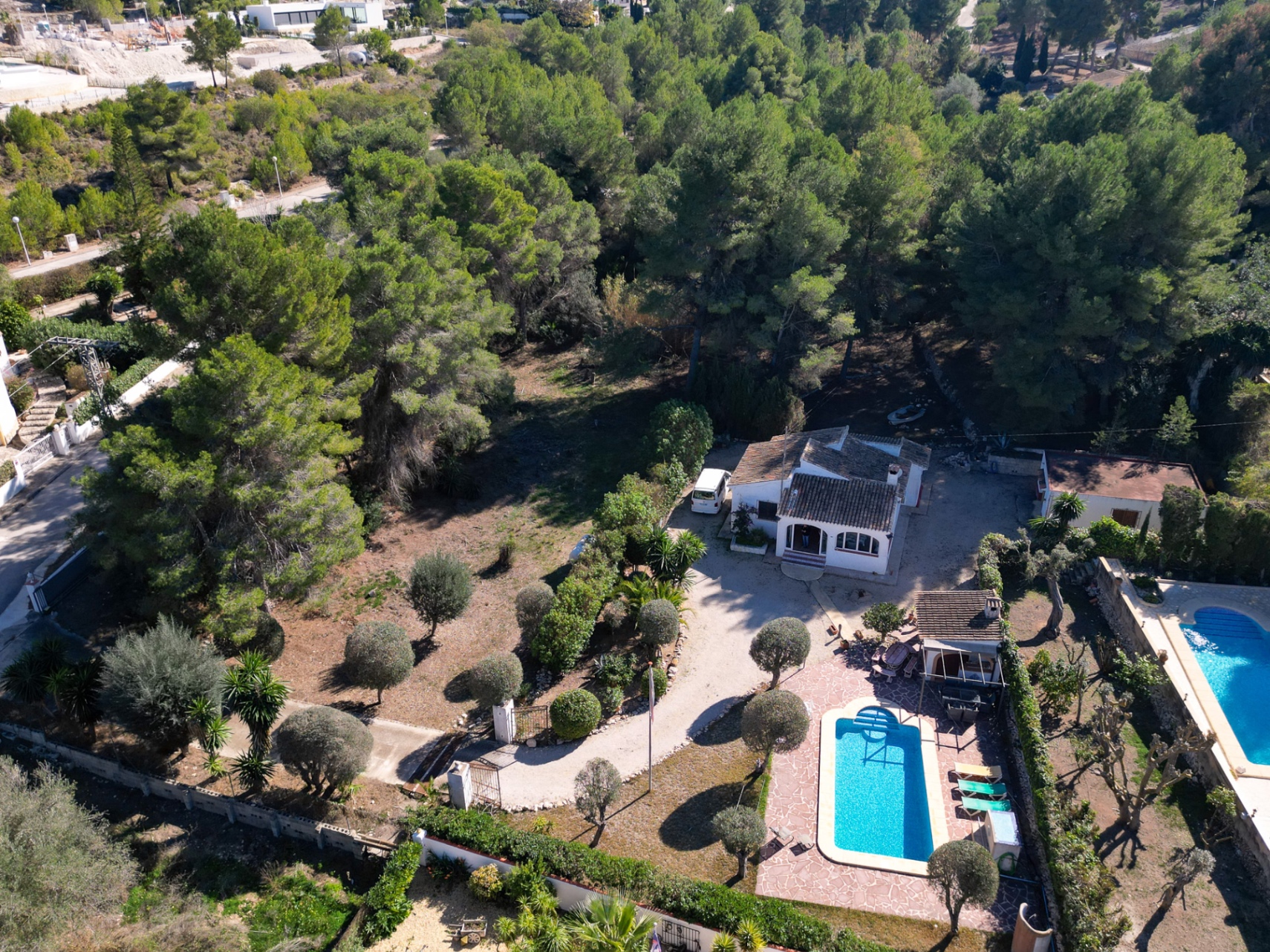Villa & groot perceel bordevol mogelijkheden te koop in Javea