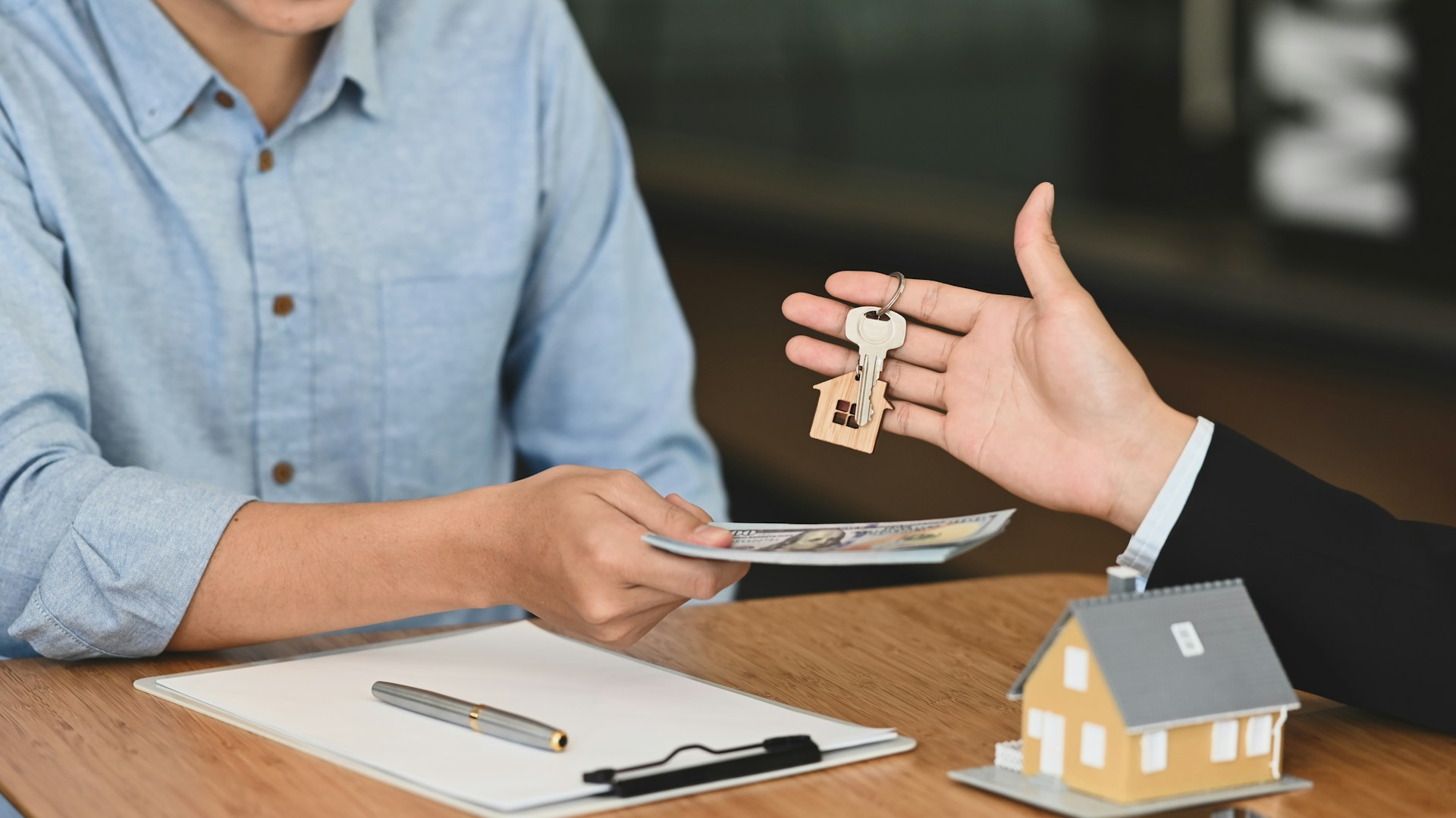 Guide To Finding A Home For Sale That Fits Overseas Buyers