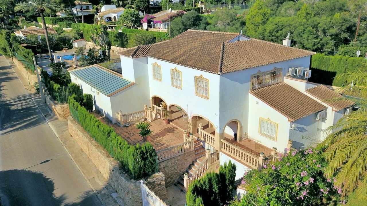 Villa de seis dormitorios en venta en Jávea - Tosalet
