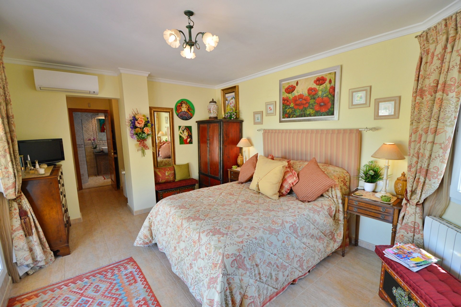 Gran villa de seis dormitorios en venta en El Tosalet