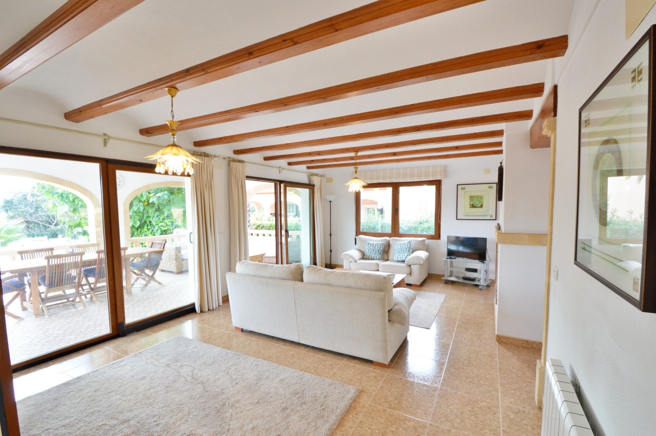 Beautiful 4-Bed Villa for Sale on the Montgo