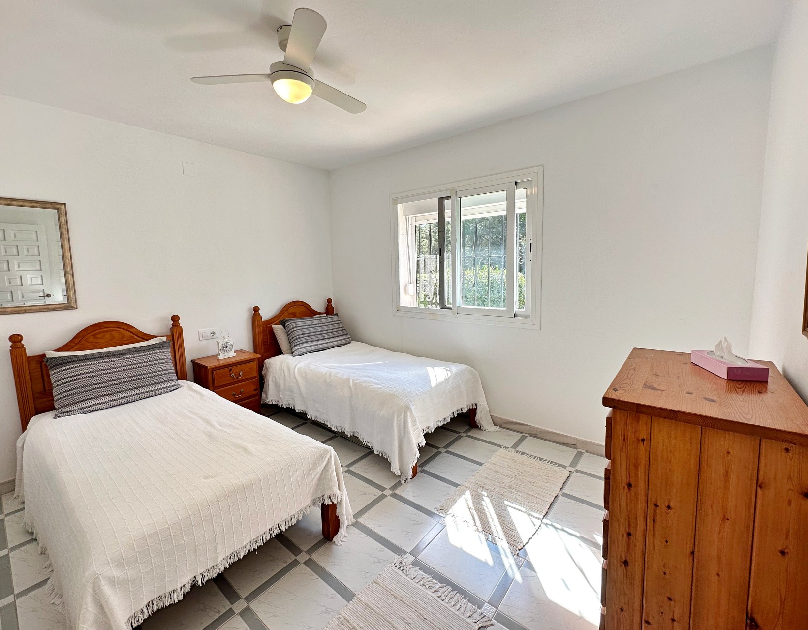Inmaculada villa de tres dormitorios en venta en Costa Nova