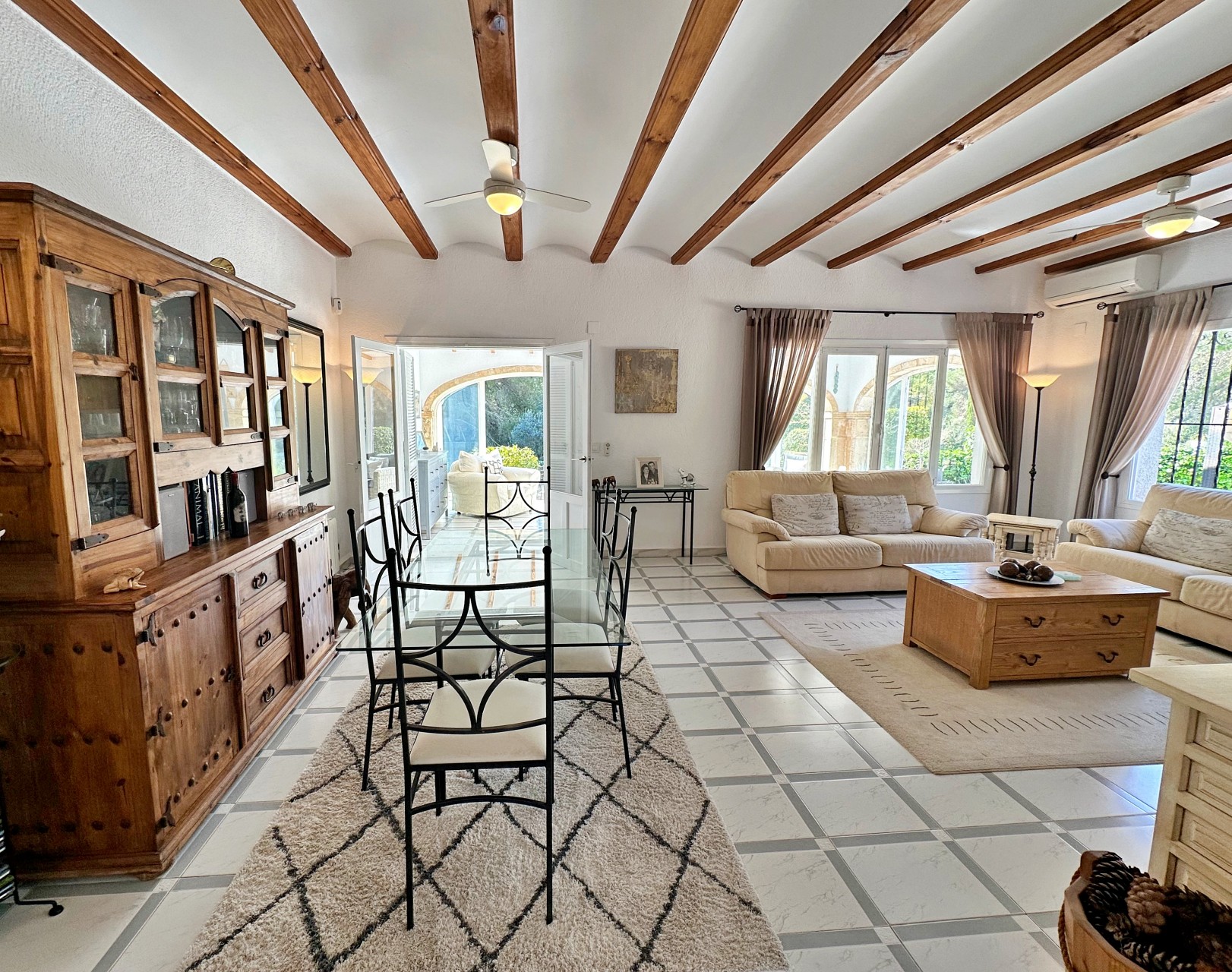 Villa immaculée de trois chambres à vendre à Costa Nova